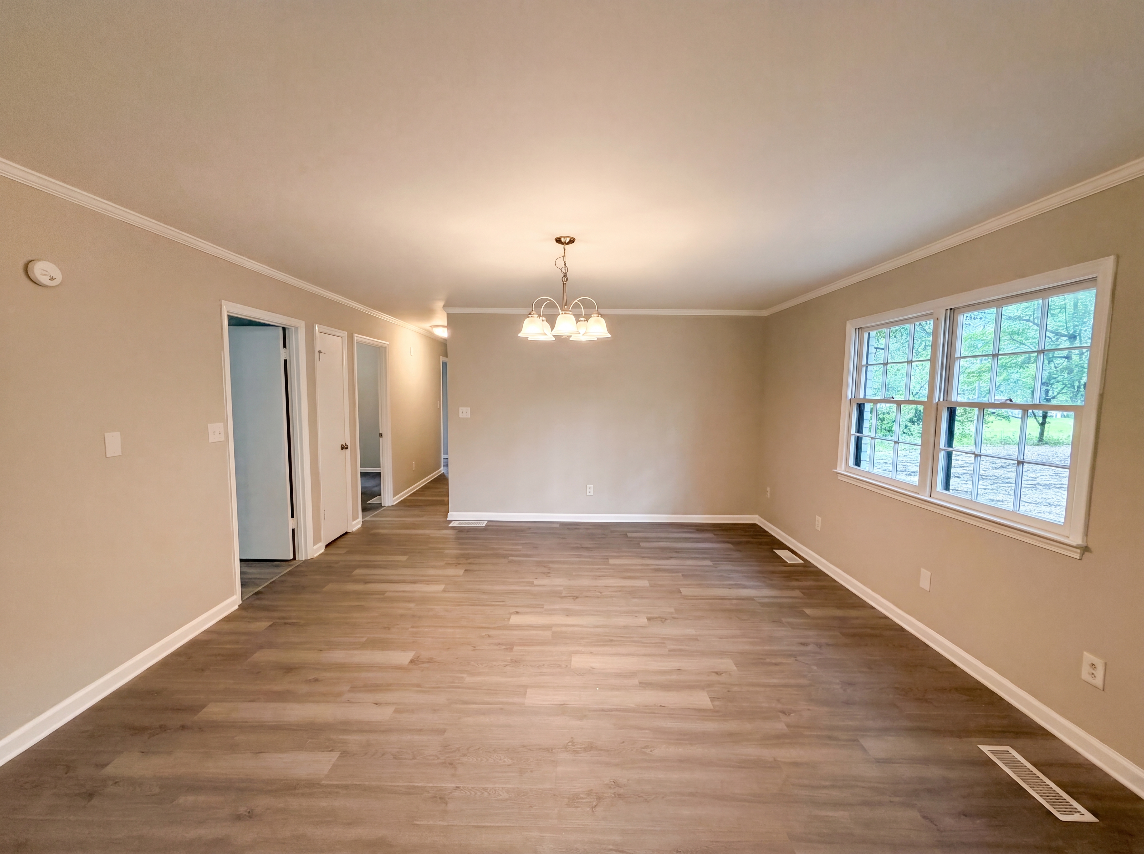 Photo 11 of 19 of 141 Greenbriar Dr, Matthews, NC