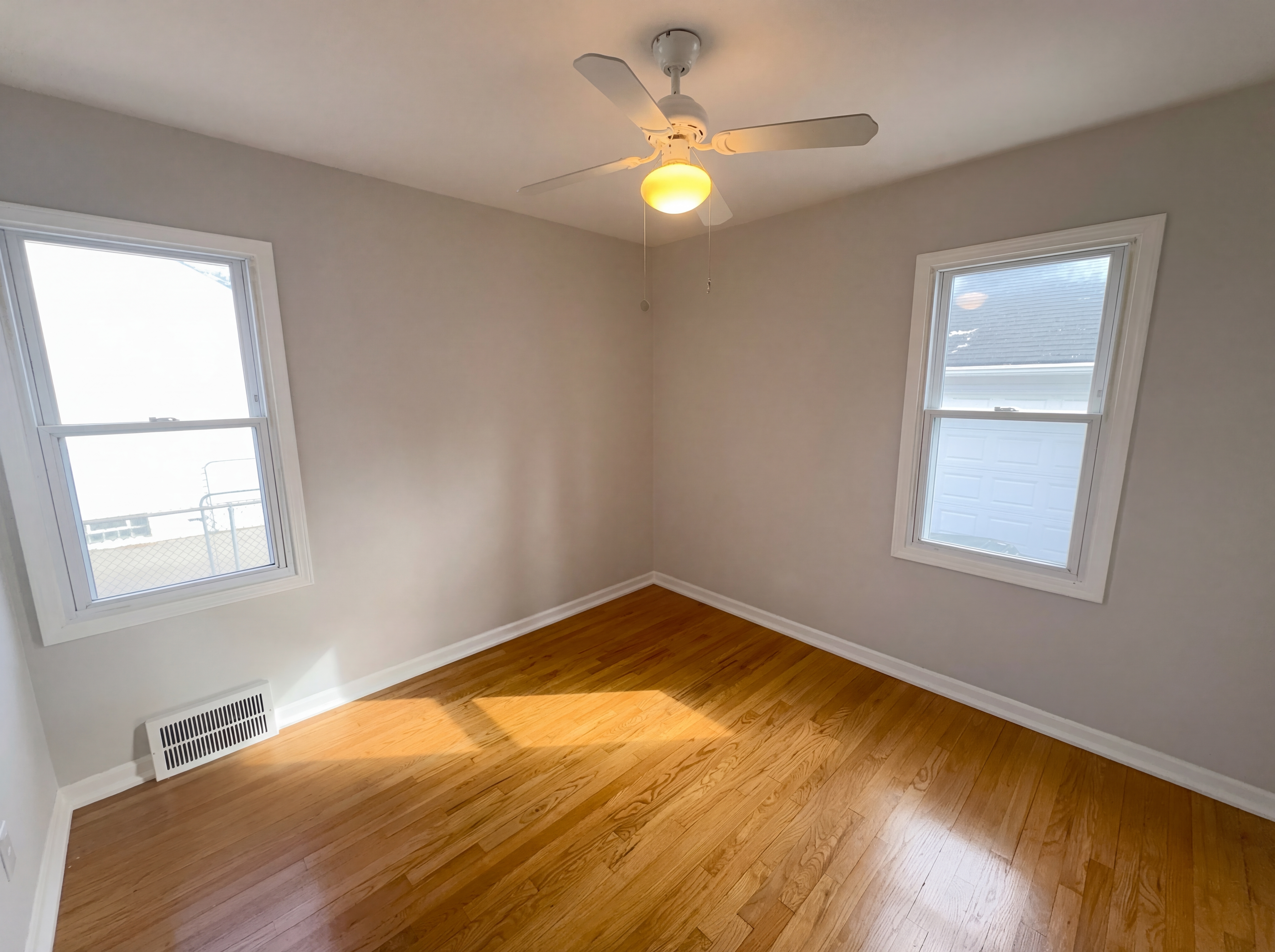 Photo 4 of 24 of 1824 E Hudson Ave, Royal Oak, MI