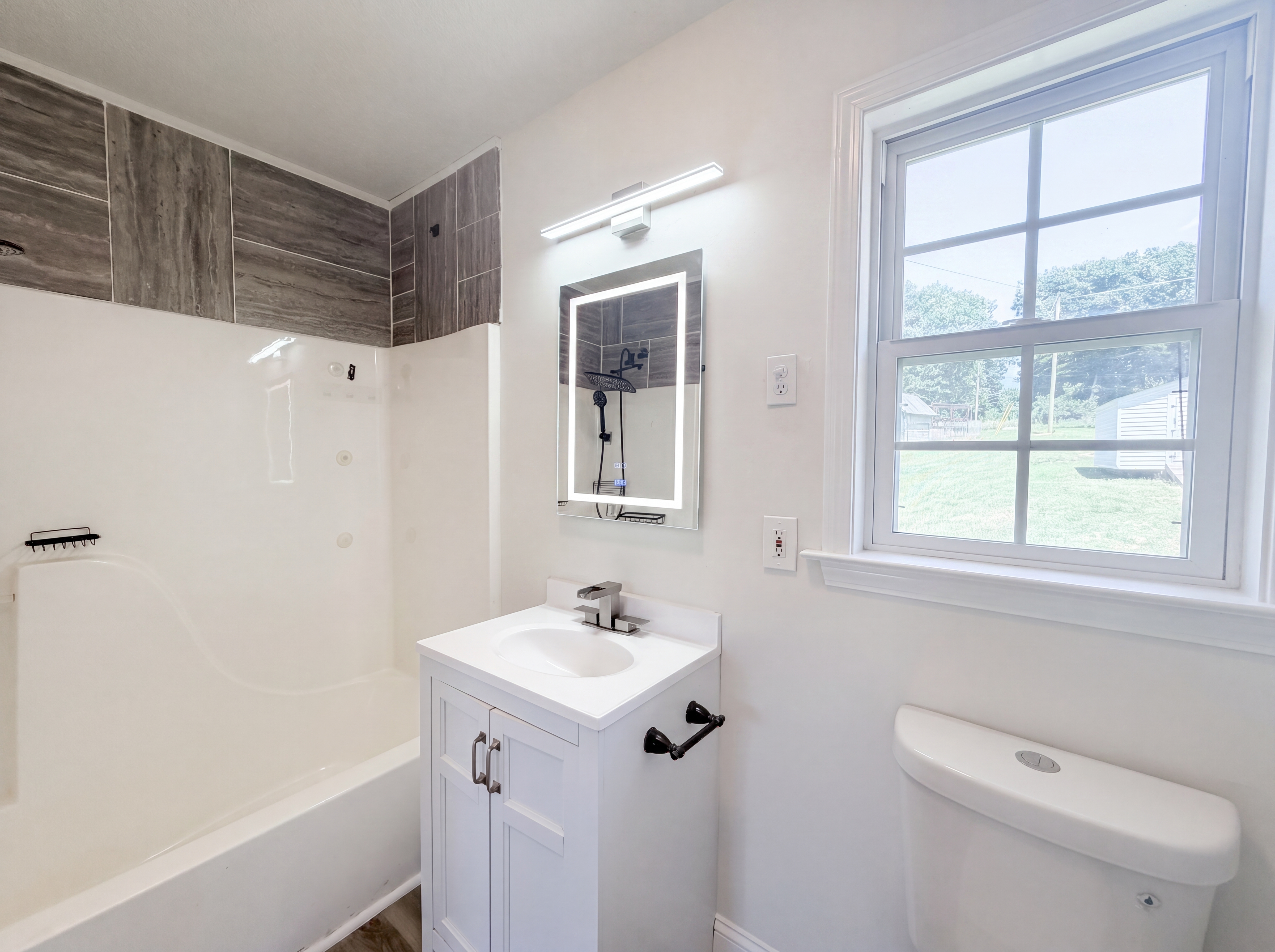 Photo 6 of 16 of 1011 Meagan Ct, Bessemer City, NC