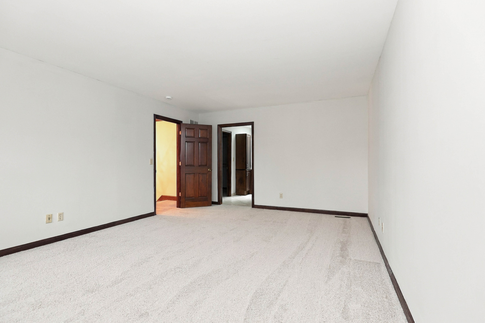 Photo 4 of 22 of 7043 Stonington Rd, Cincinnati, OH