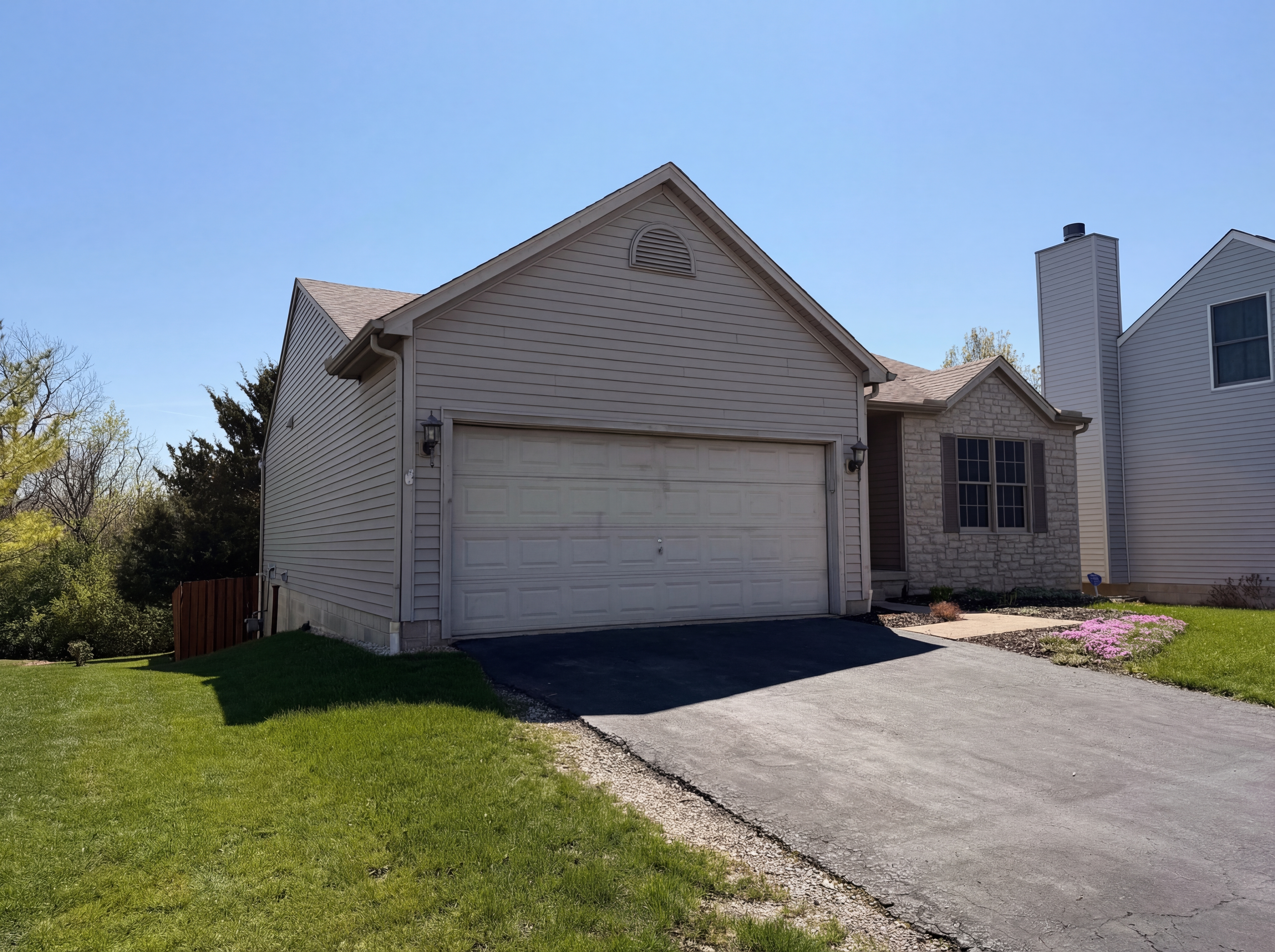 Photo 8 of 25 of 3373 Brook Spring Dr, Grove City, OH