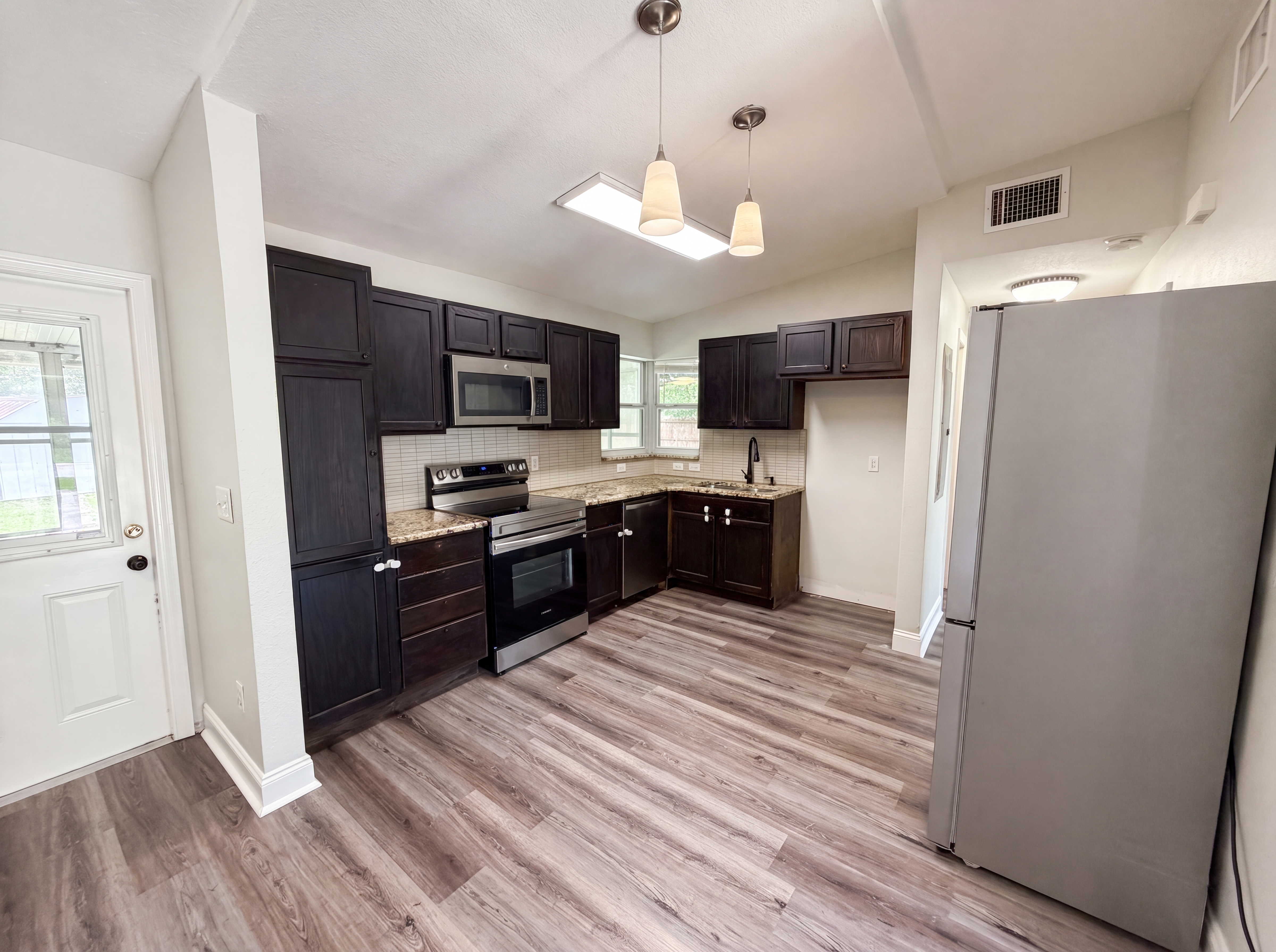 Photo 6 of 21 of 1502 Daroca Dr, Deltona, FL