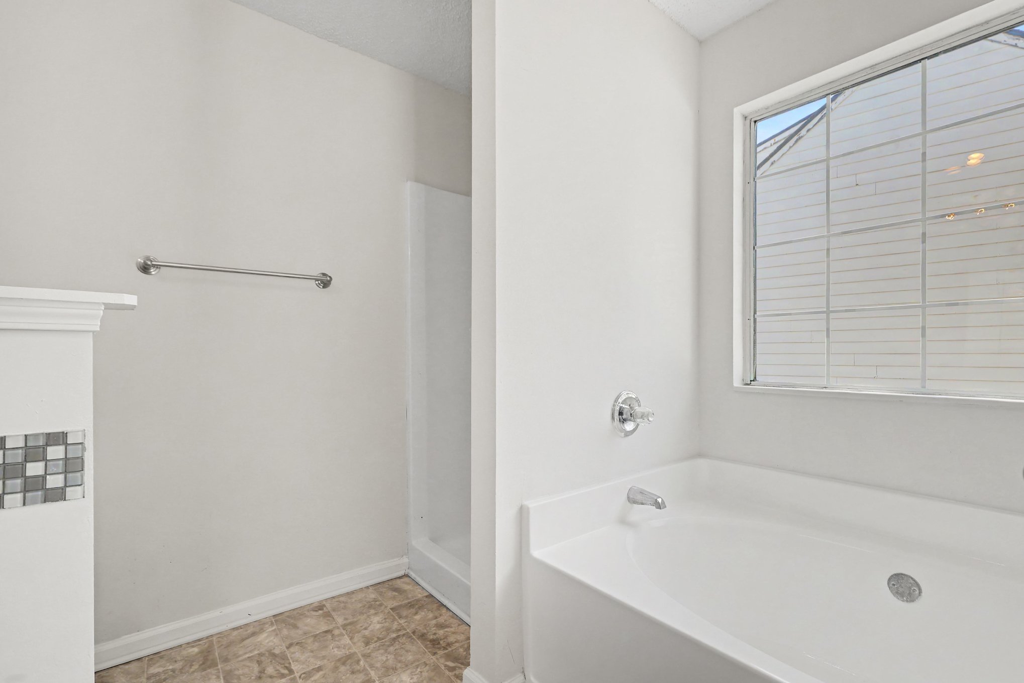 Photo 9 of 23 of 4131 Ravenwood Ct, Union City, GA