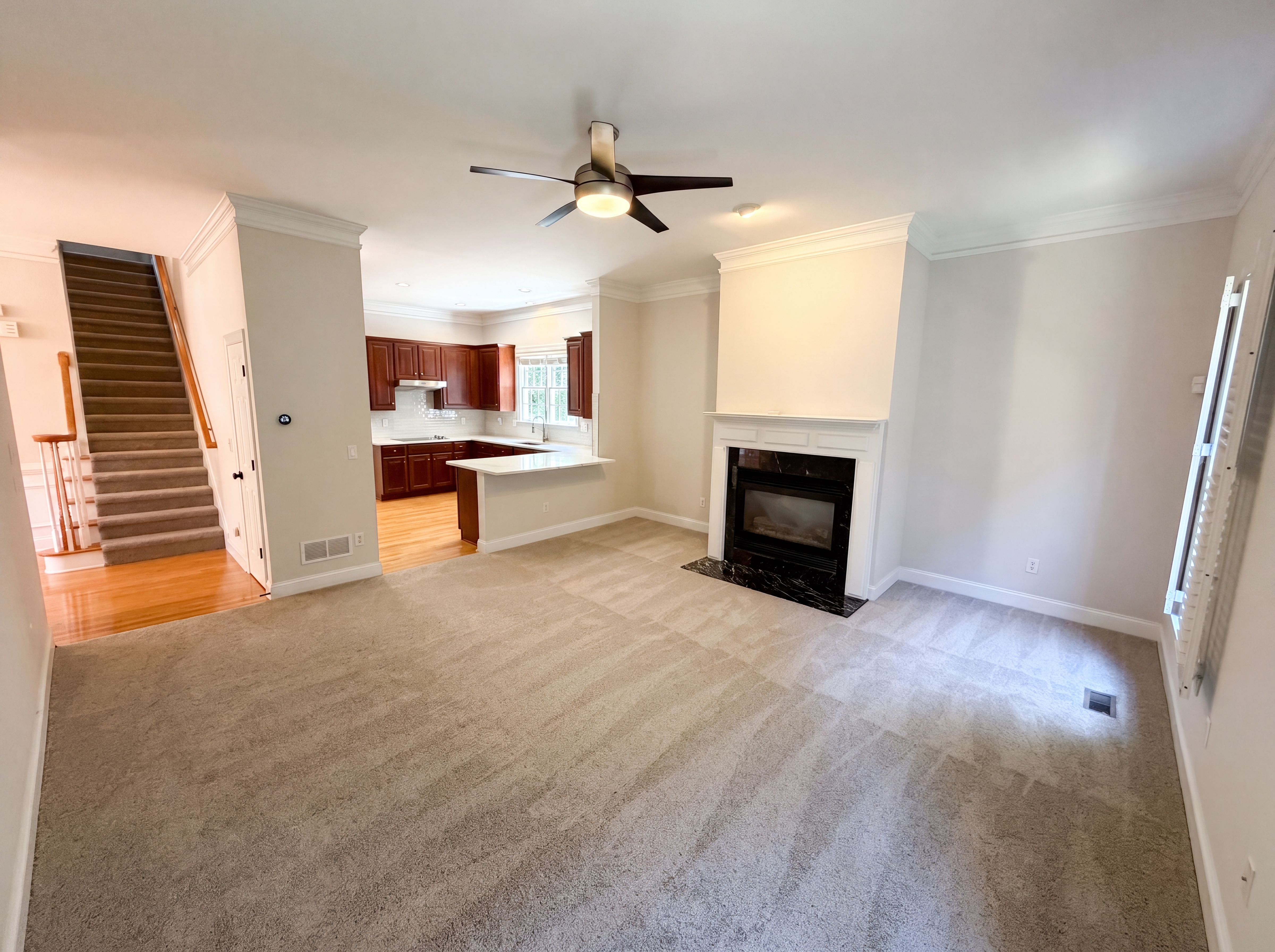 Photo 7 of 38 of 1231 Dunwoody Village Dr, Atlanta, GA