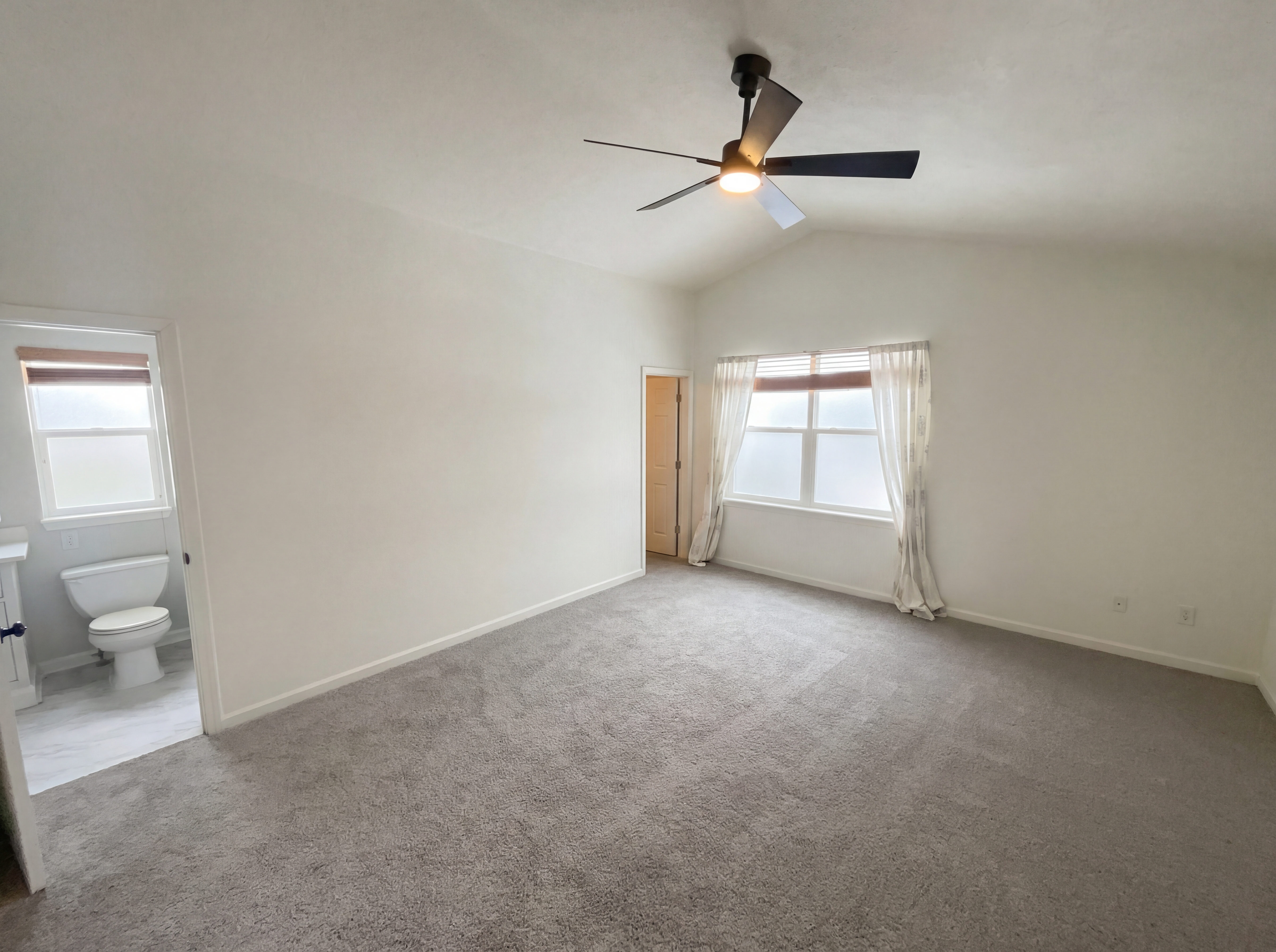 Photo 17 of 24 of 3211 Waterloo Cir, Indianapolis, IN