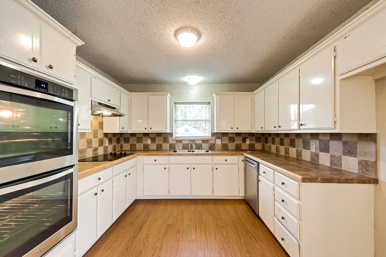 Photo 9 of 32 - 6805 Hadley Dr, North Richland Hills, TX 76182