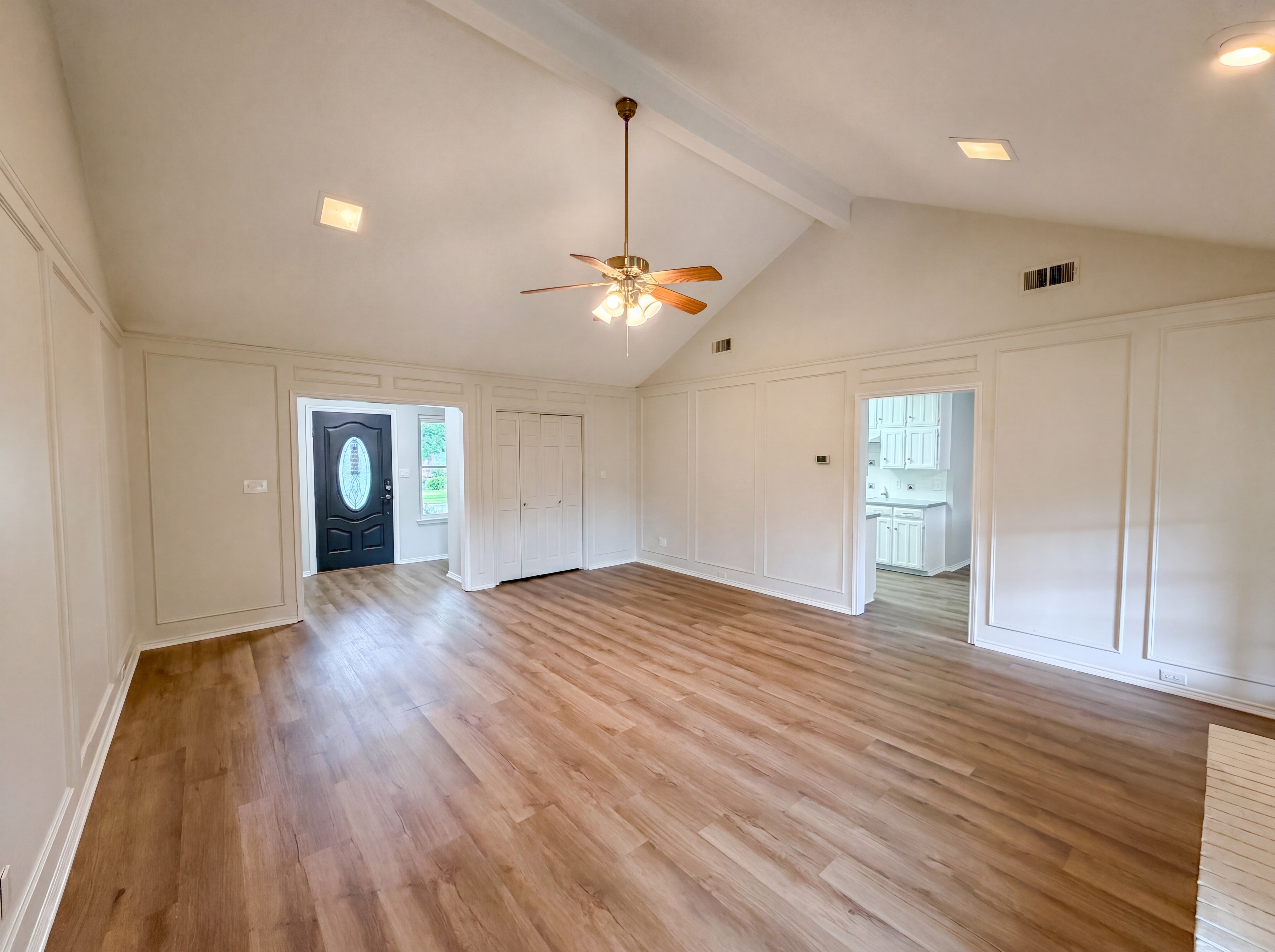 Photo 8 of 26 of 2300 Ridgewood, Bedford, TX