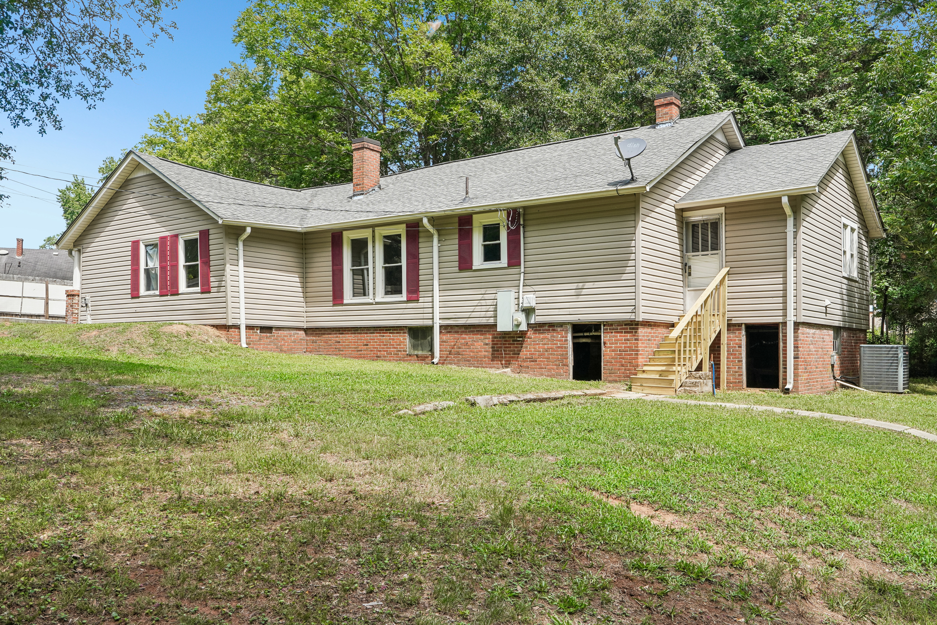 Photo 5 of 30 of 35 Marsh Ave, Wadesboro, NC