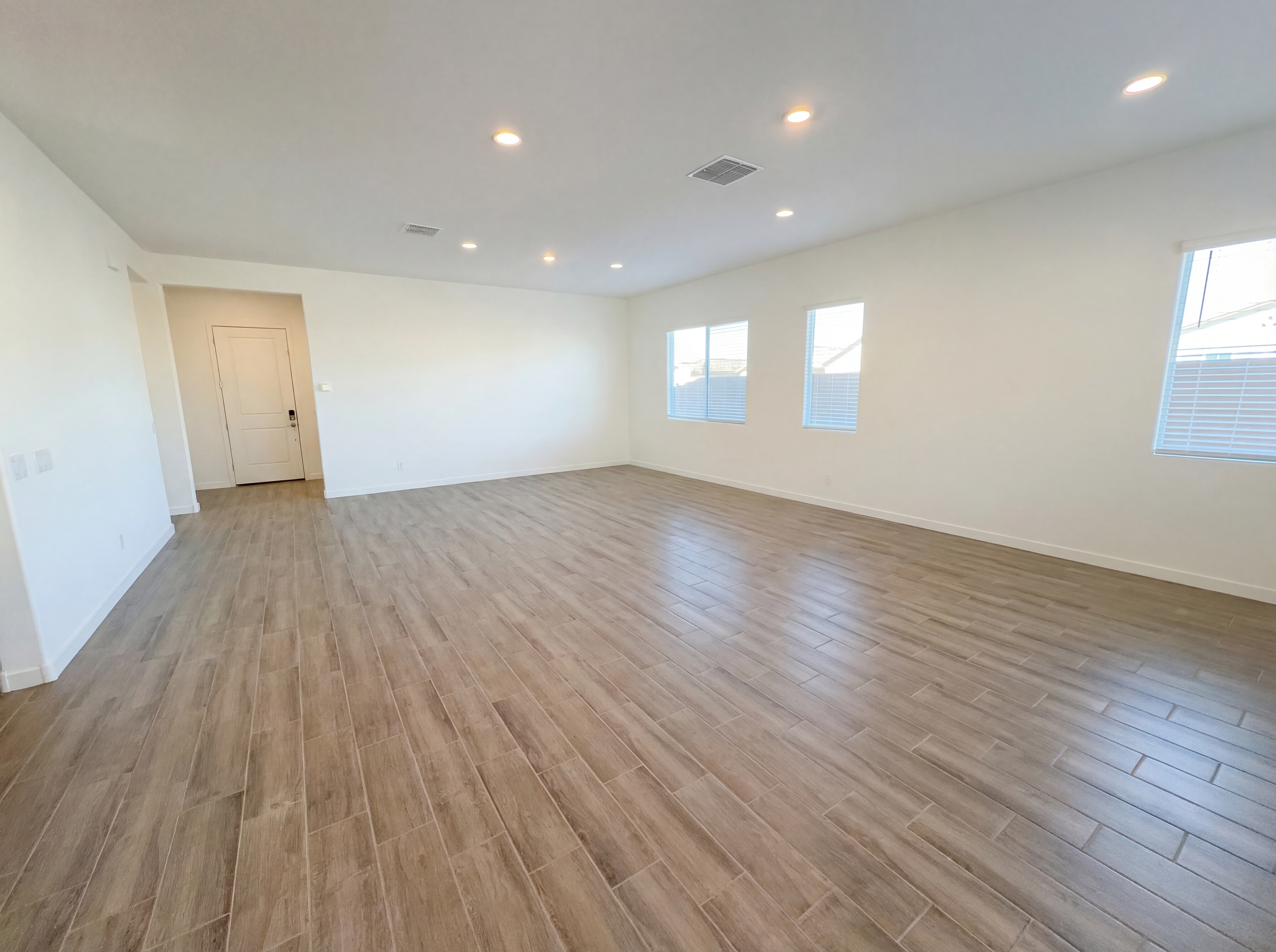 Photo 9 of 28 of 17624 W Lupine Ave, Goodyear, AZ