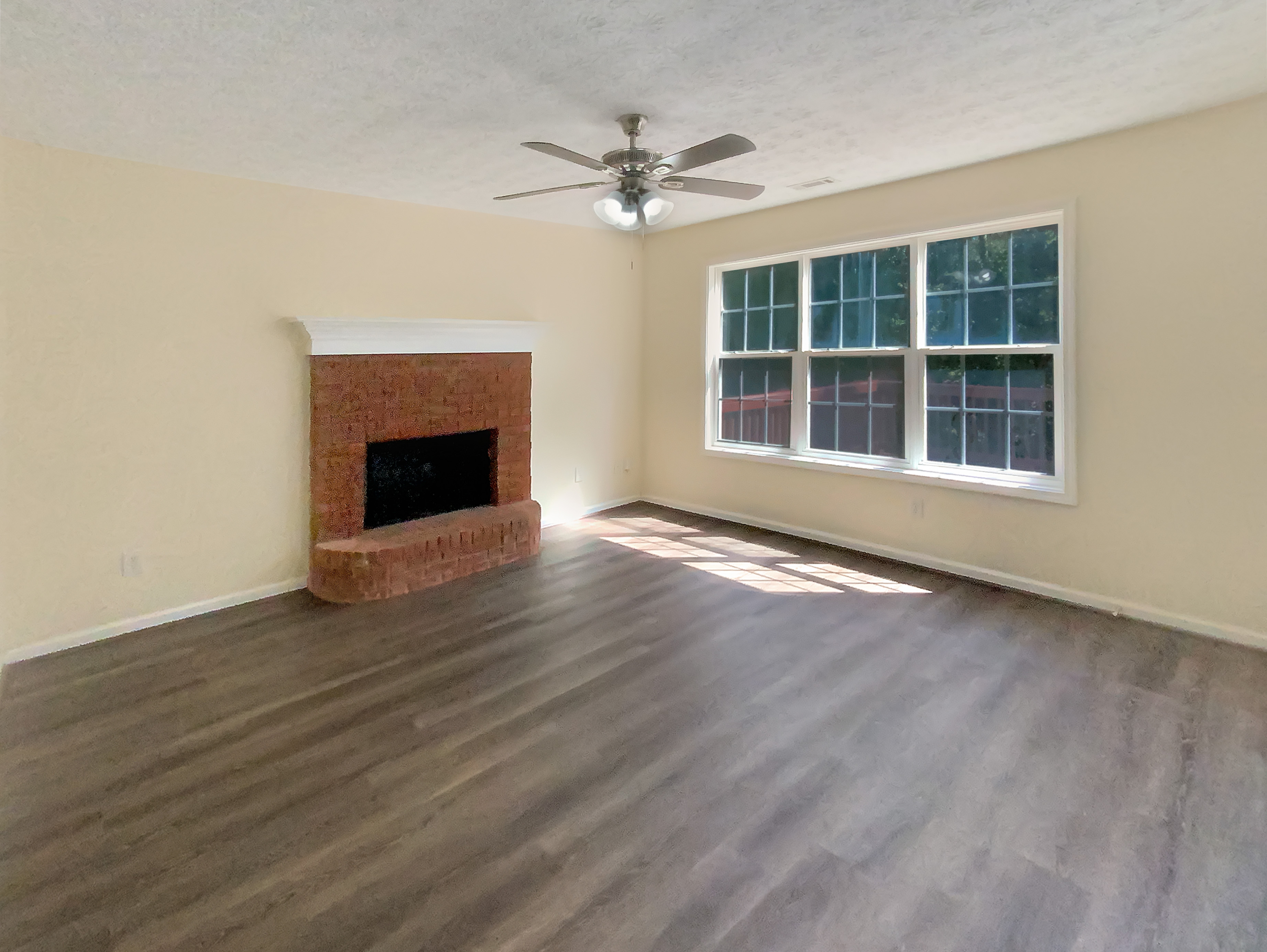 Photo 3 of 30 of 470 Trelawney Cir, Covington, GA