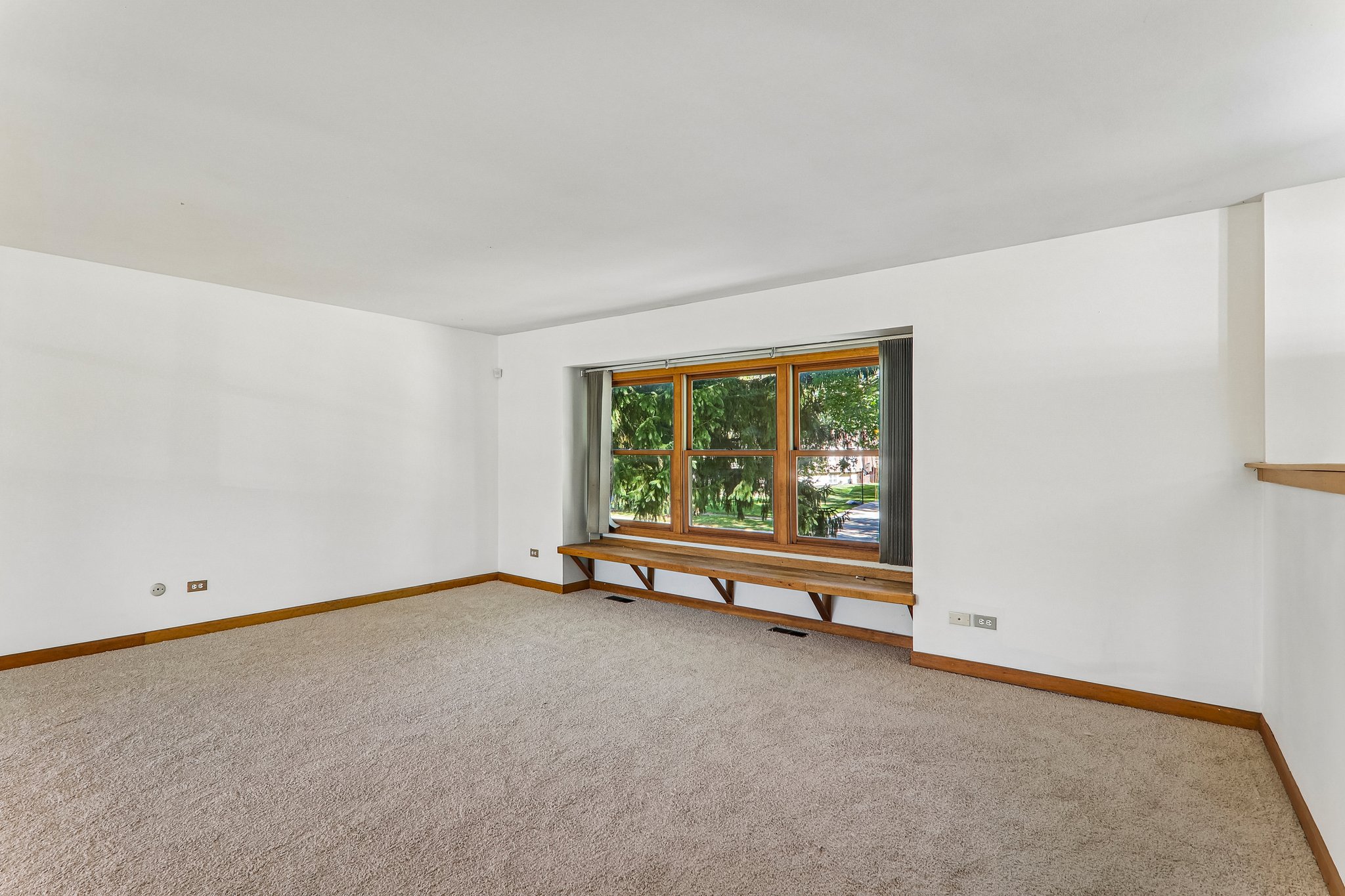 Photo 3 of 30 of 4532 Black Partridge Ln, Lisle, IL