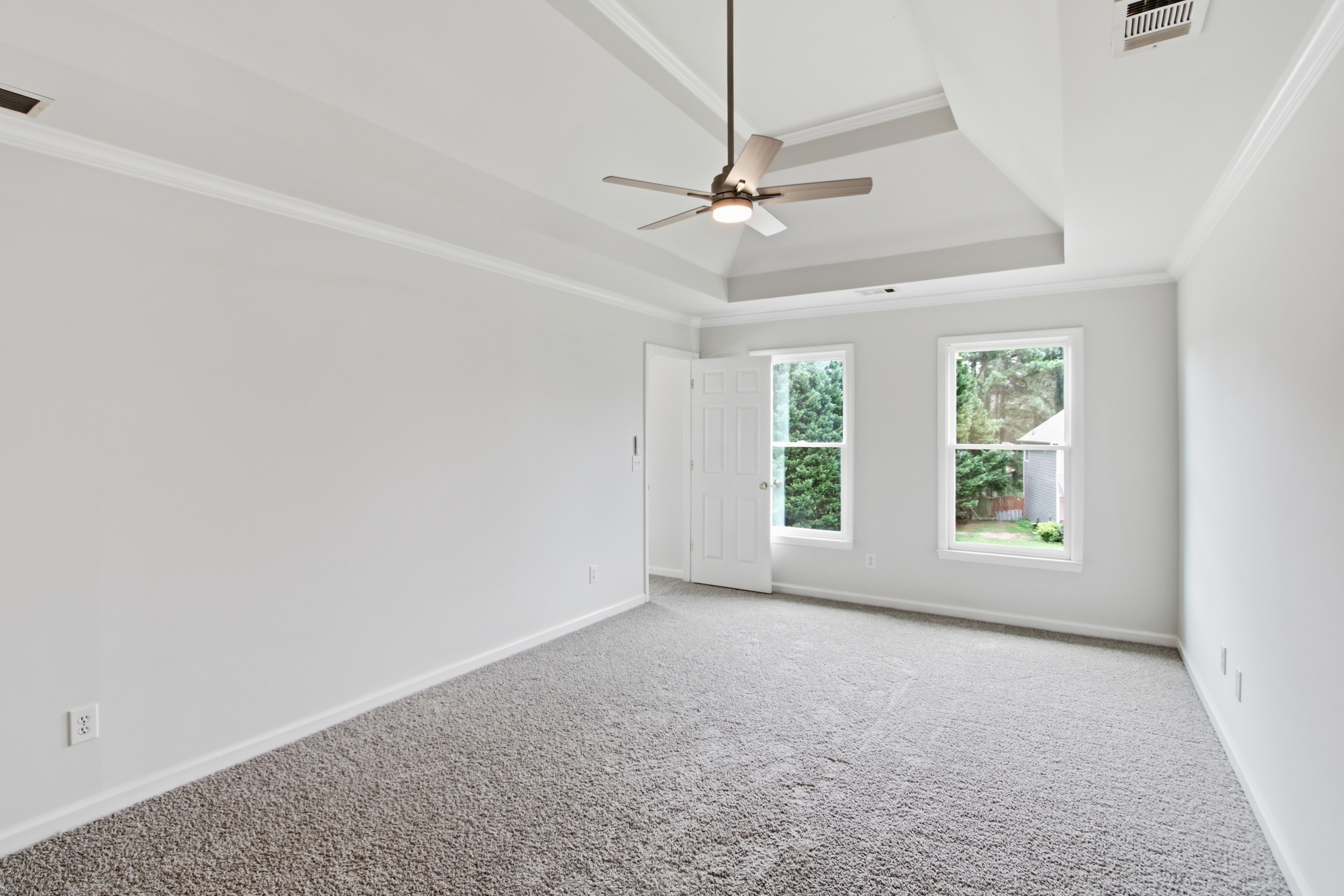 Photo 4 of 47 of 470 Fairway Walk Dr, Lawrenceville, GA