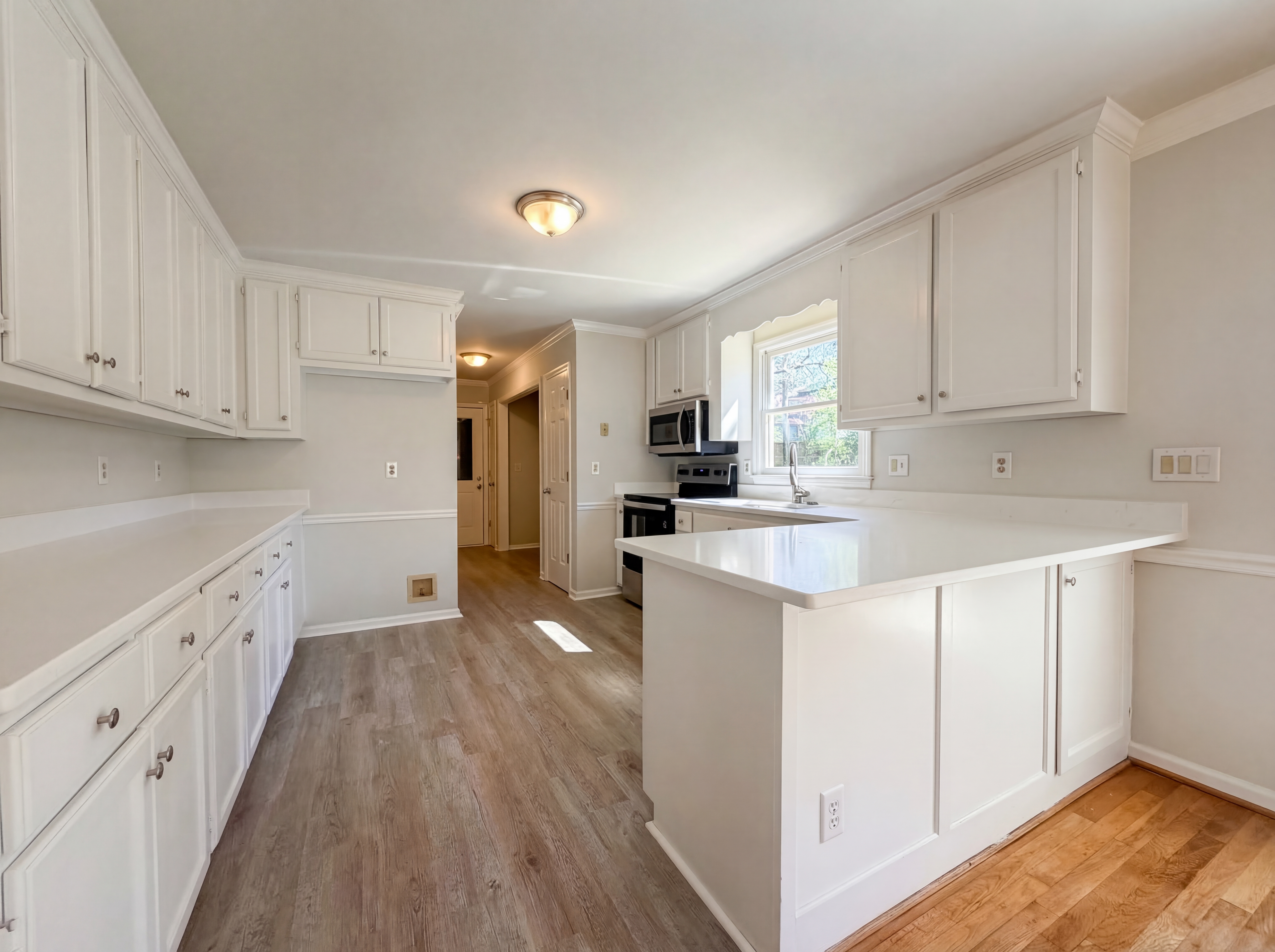 Photo 2 of 17 of 4507 Malvern Rd, Durham, NC