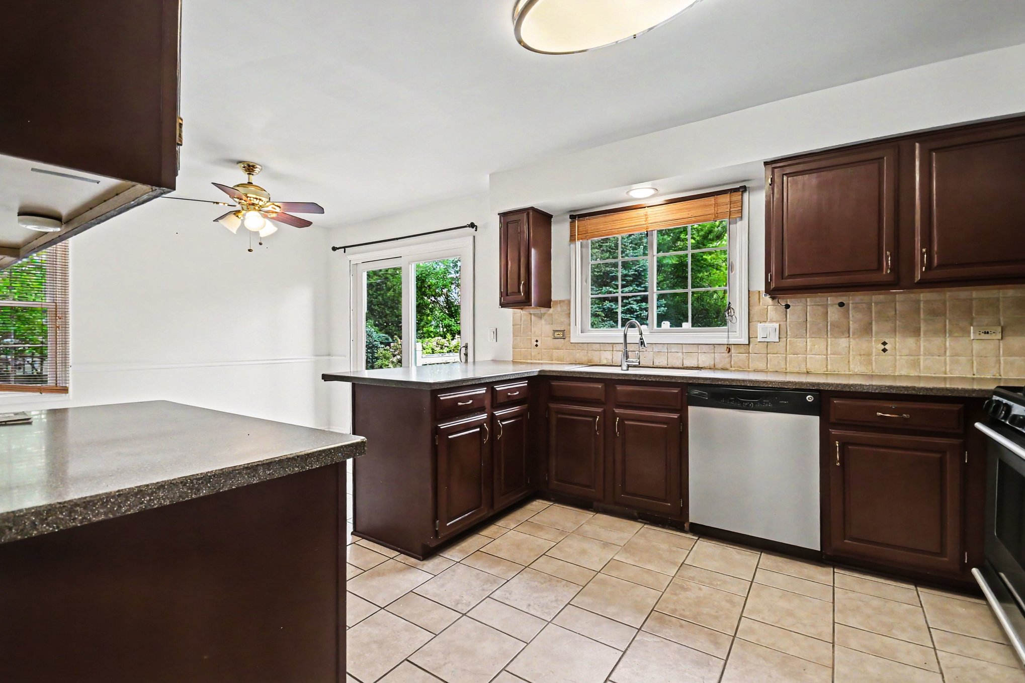 Photo 10 of 28 of 865 Warwick Ln, Lake Zurich, IL