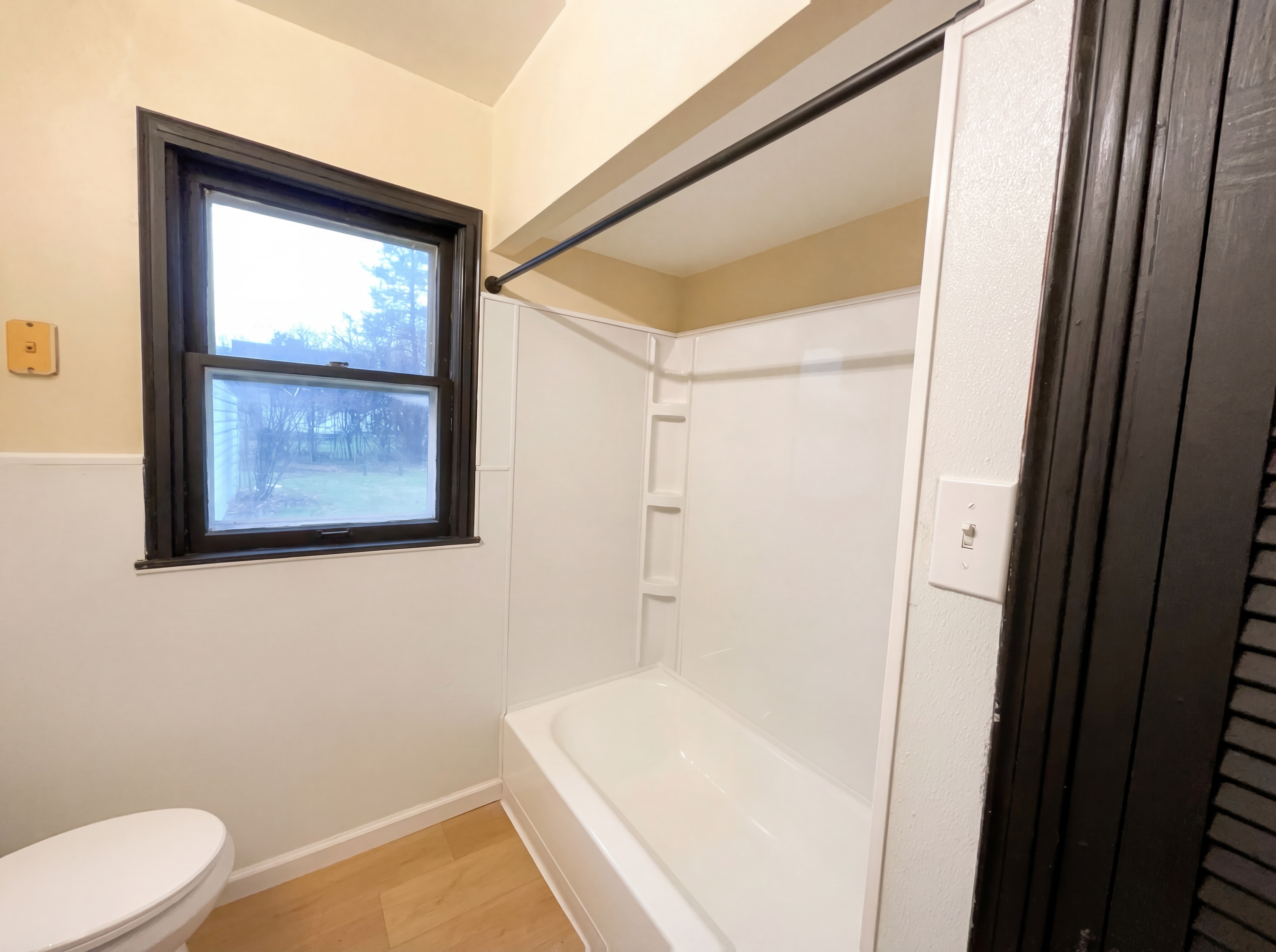 Photo 12 of 23 of 20511 Balfour Rd, Warrensville Heights, OH