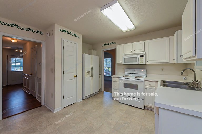 Photo 10 of 19 - 502 Ascott Way, Durham, NC 27713