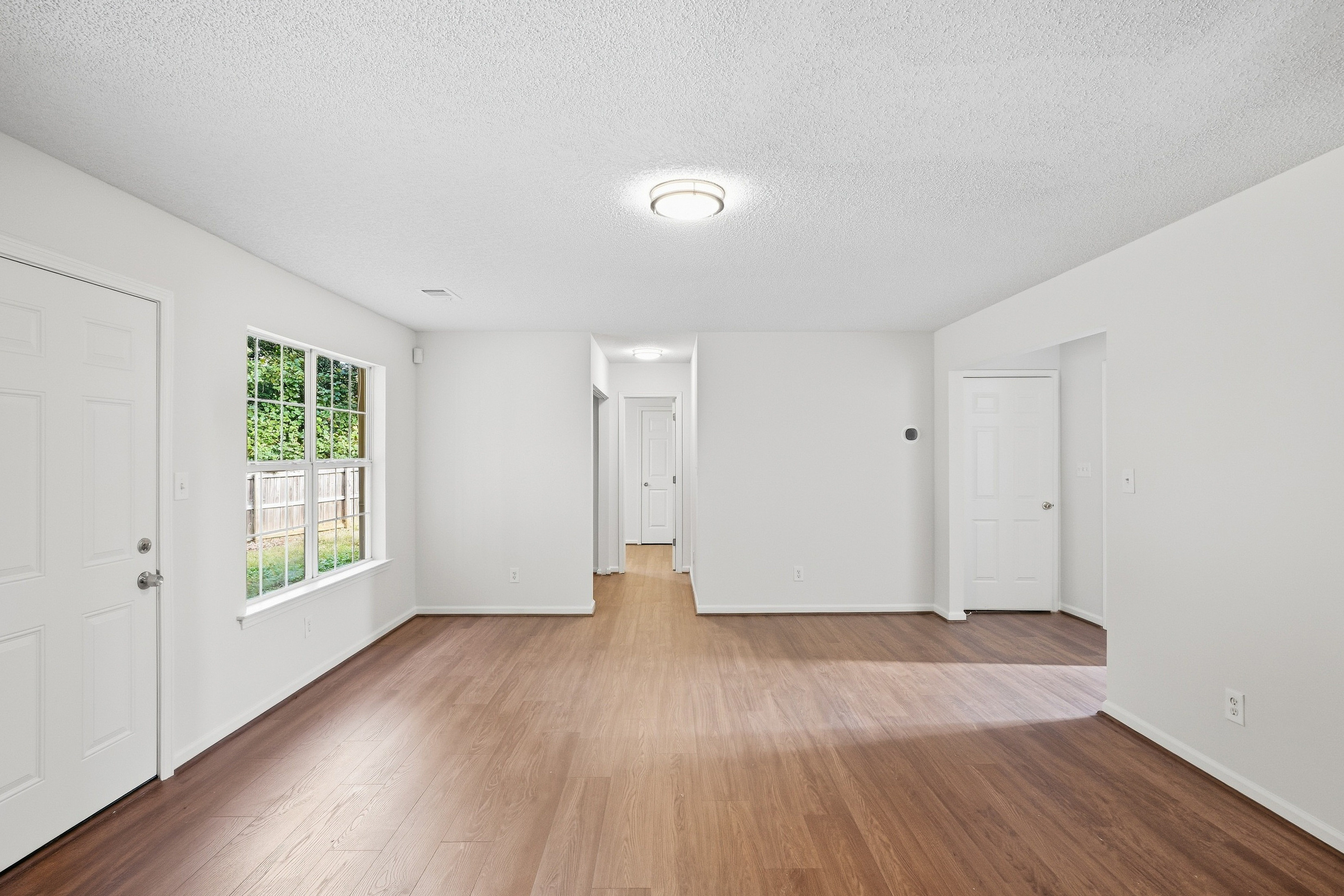 Photo 9 of 36 of 5129 Buchli Crest Ct, Lithonia, GA