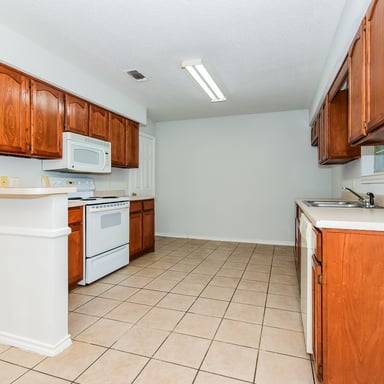 Property photo 2 of 2127 N Village Dr