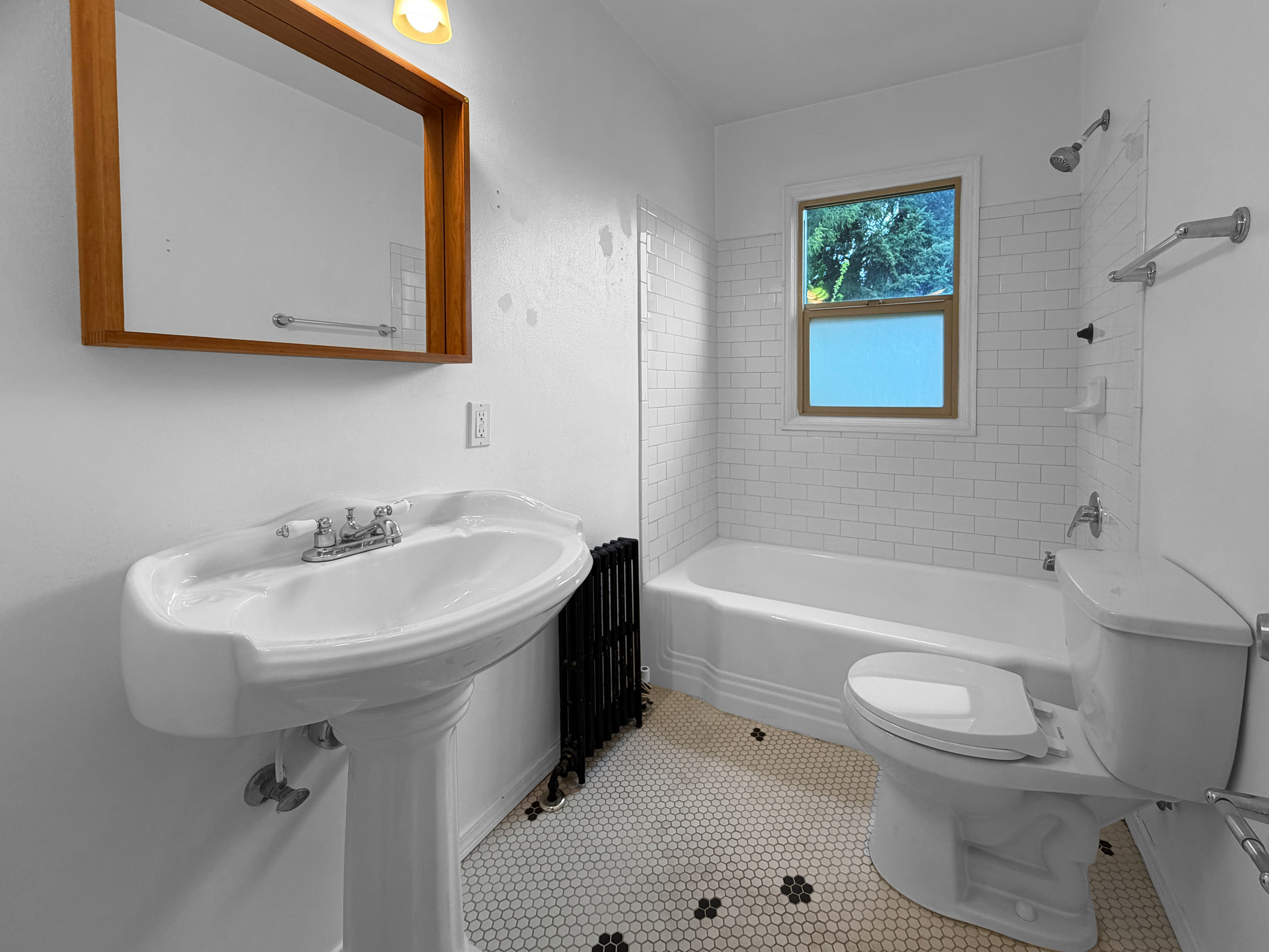 Photo 6 of 13 of 1411 N Alberta St, Portland, OR