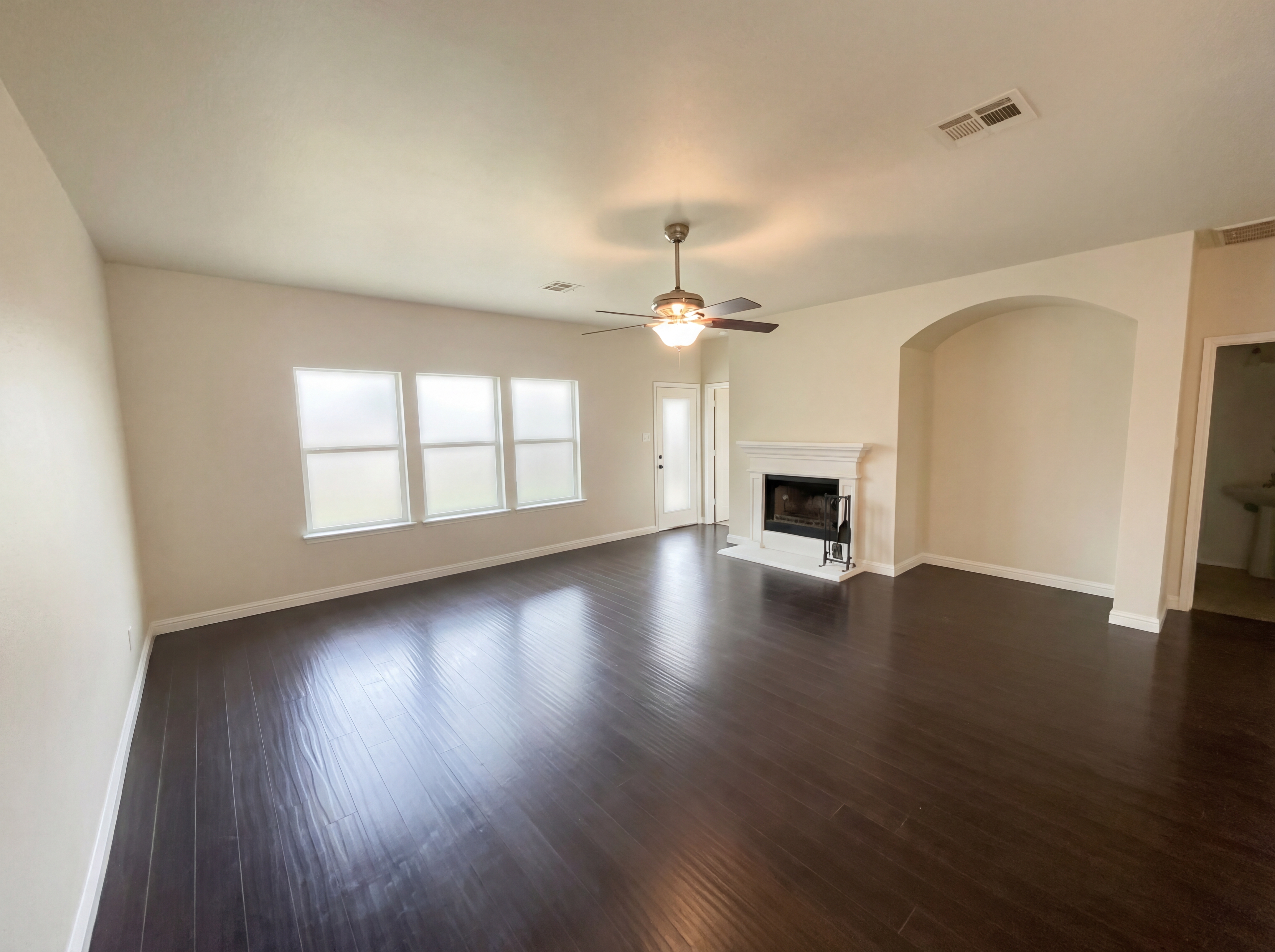 Photo 3 of 26 of 128 Inman Dr, Hutto, TX