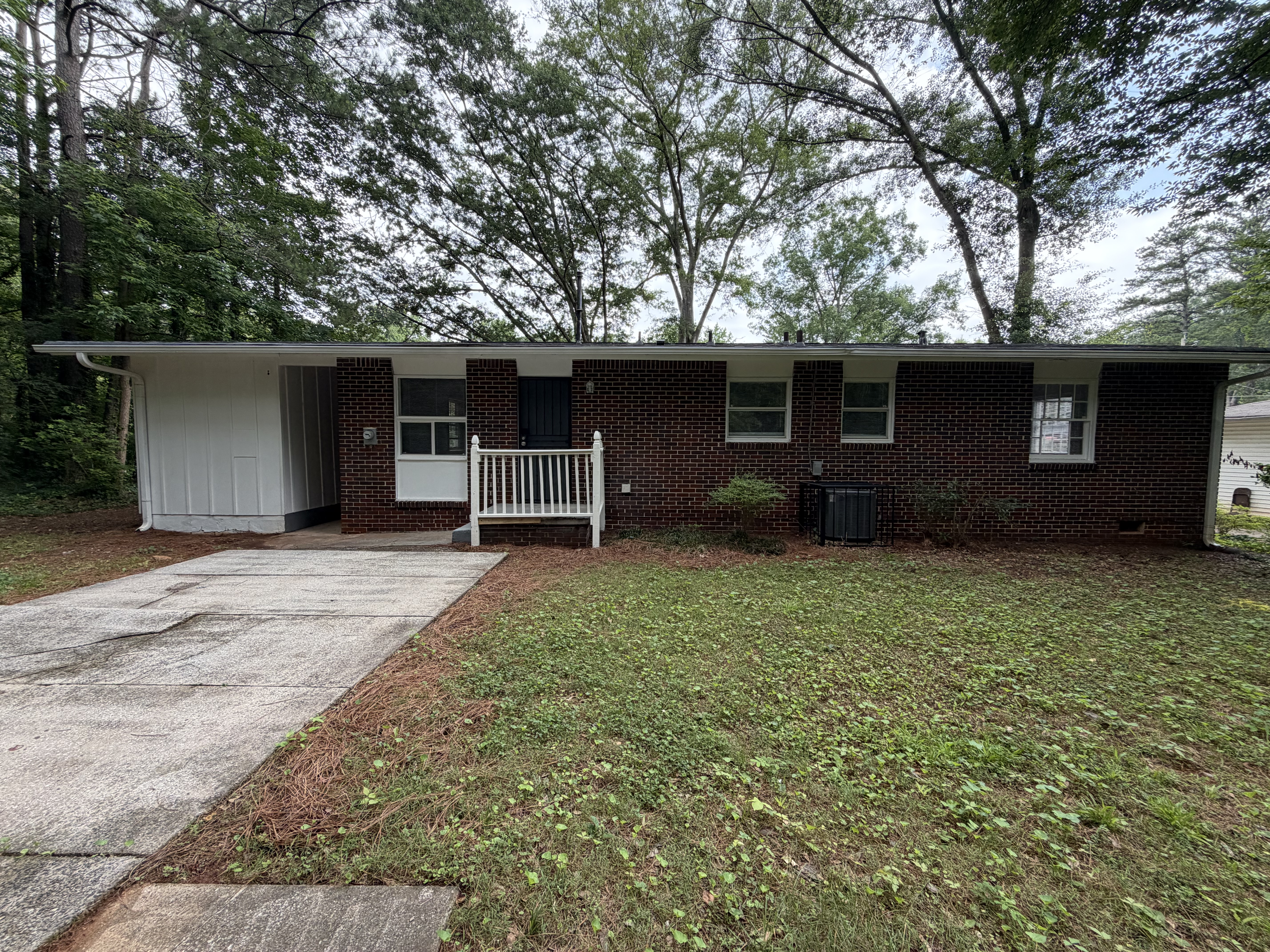 Photo 25 of 28 of 2319 Collier Dr, Decatur, GA