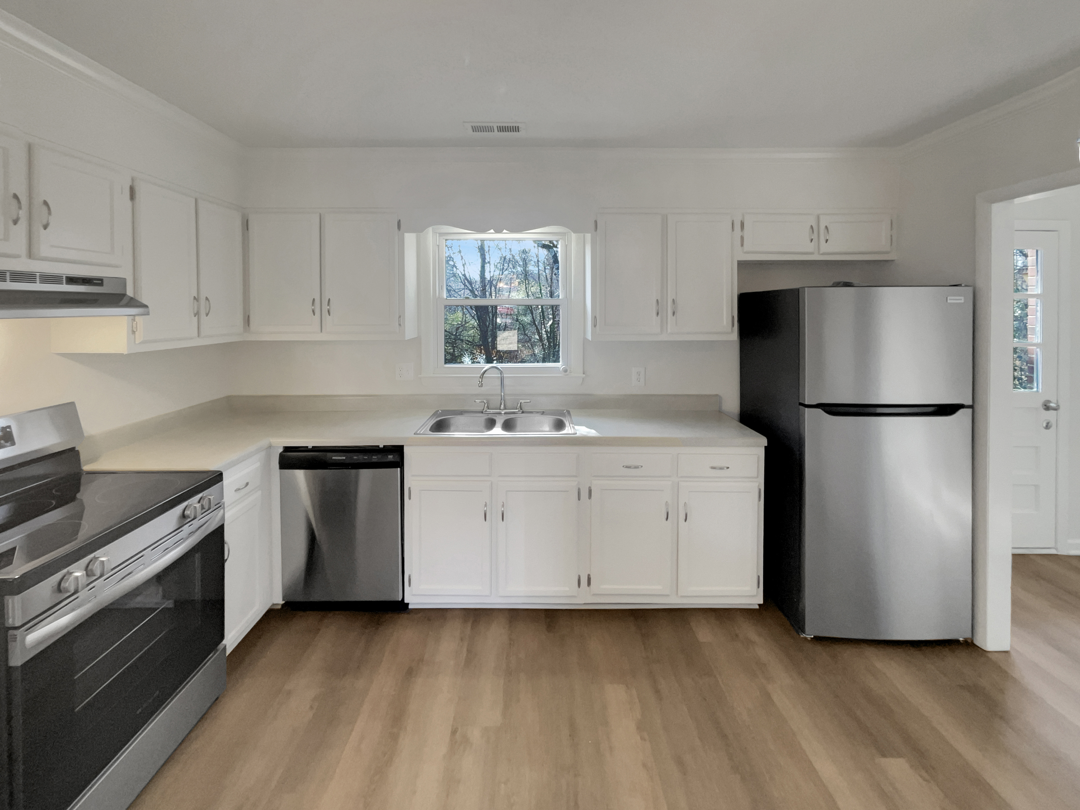 Photo 2 of 22 of 5908 Millstone Ln, Winston-Salem, NC