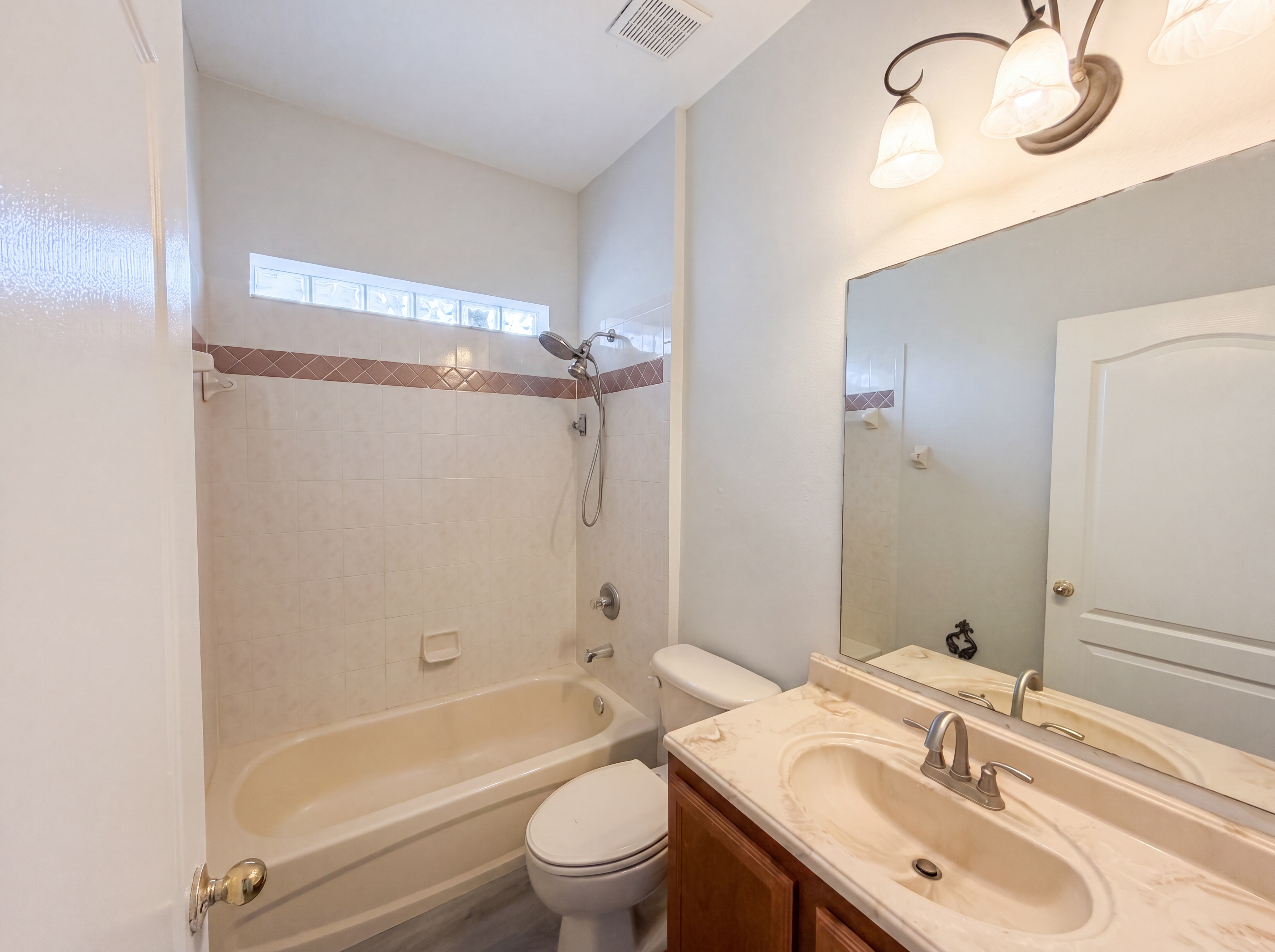 Photo 16 of 26 of 216 Blue Crystal Dr, Deland, FL