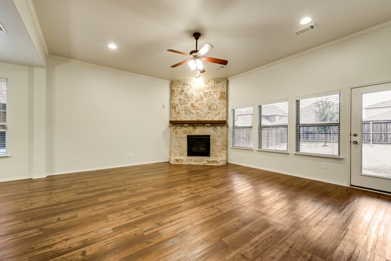 Photo 6 of 30 - 594 Miramar Dr, Rockwall, TX 75087