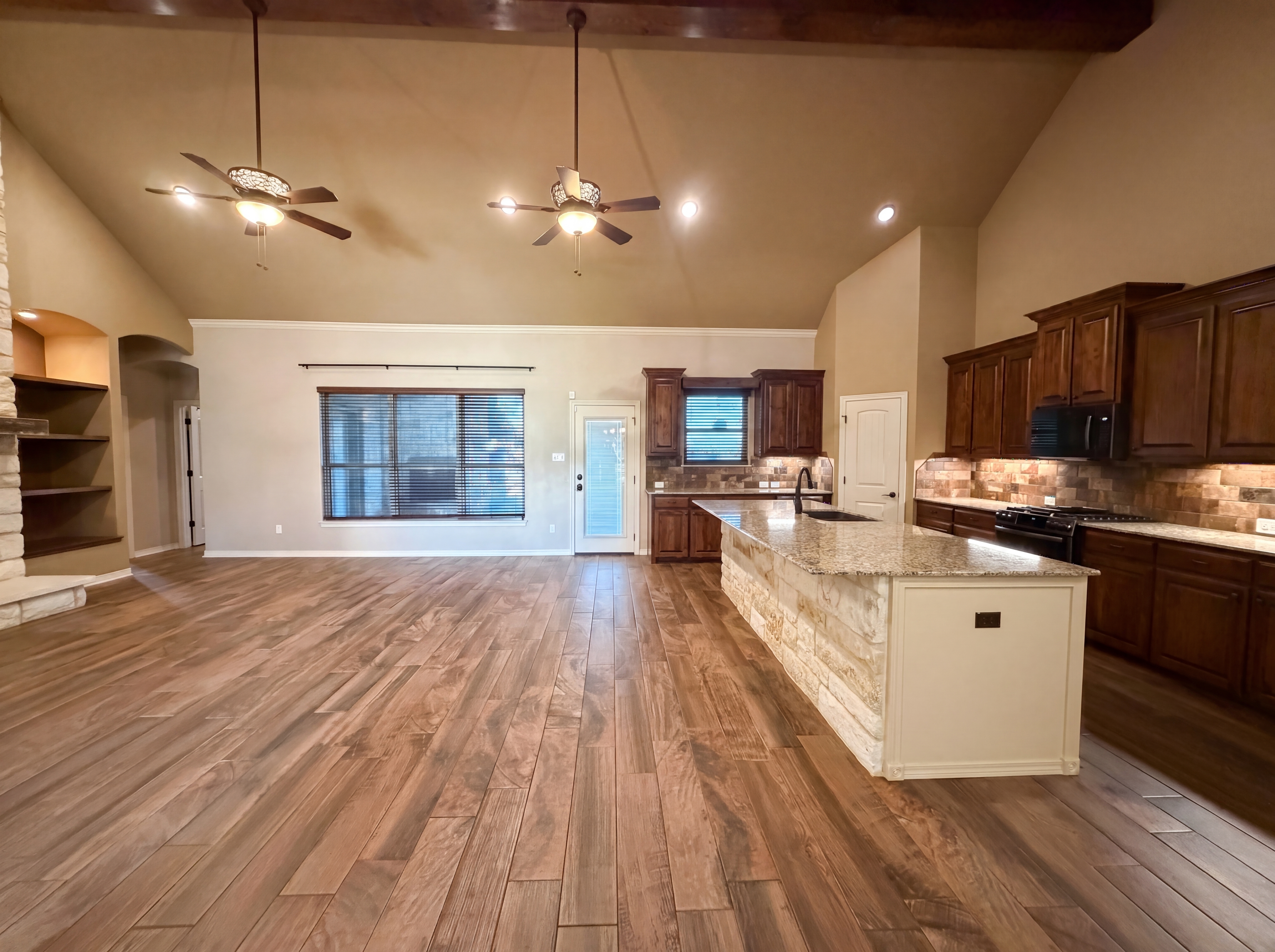 Photo 9 of 23 of 1622 Lacy Ridge Dr, Belton, TX