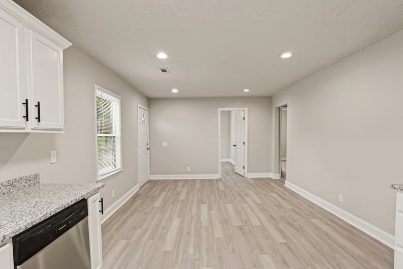 Property photo 3 of 1620 Eastland Rd SE