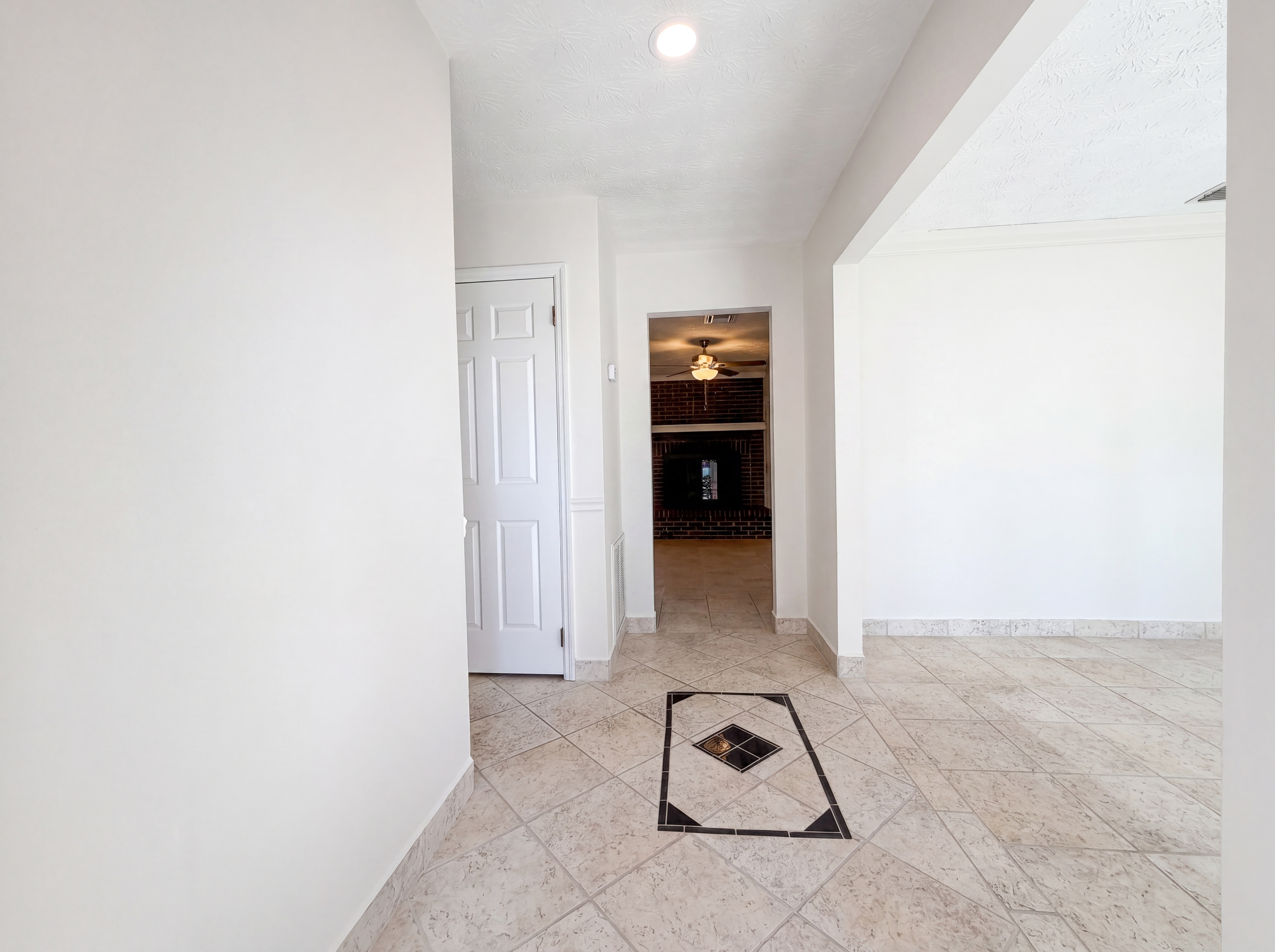 Photo 6 of 21 of 12555 Agatite Rd, Jacksonville, FL