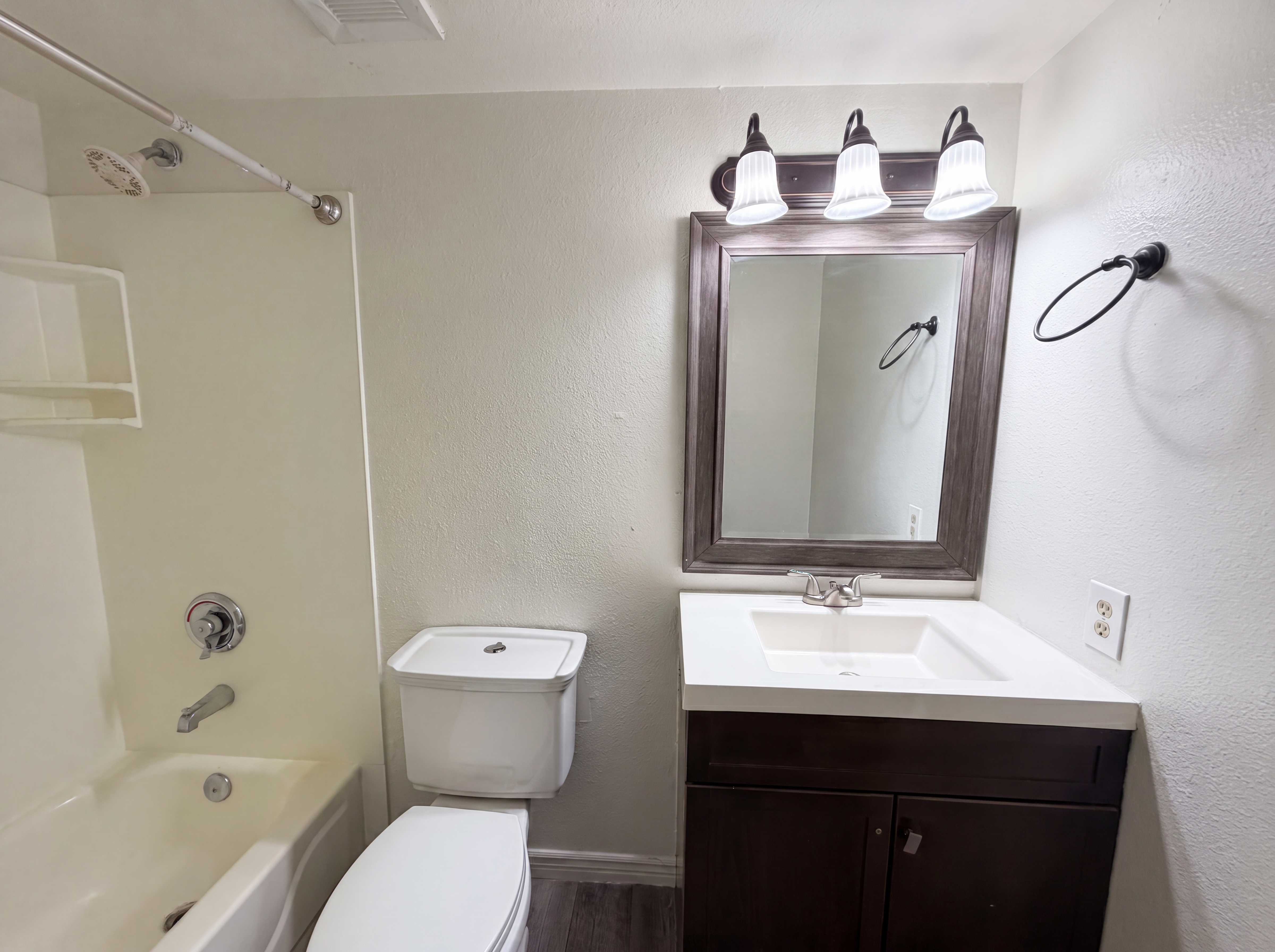 Photo 9 of 17 of 8446 N 34th Dr, Phoenix, AZ