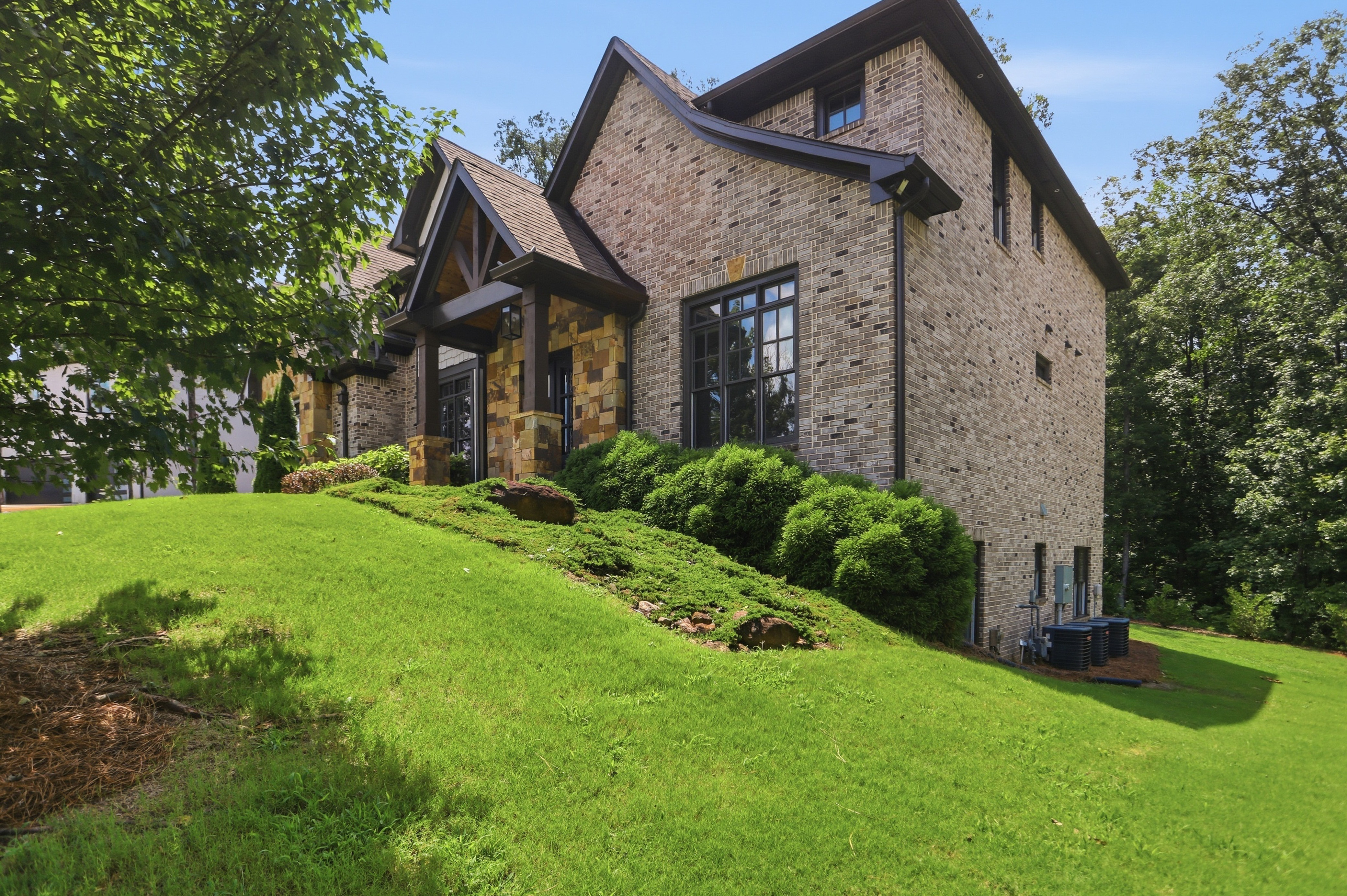 Photo 3 of 69 of 331 Summer Garden Dr, Marietta, GA