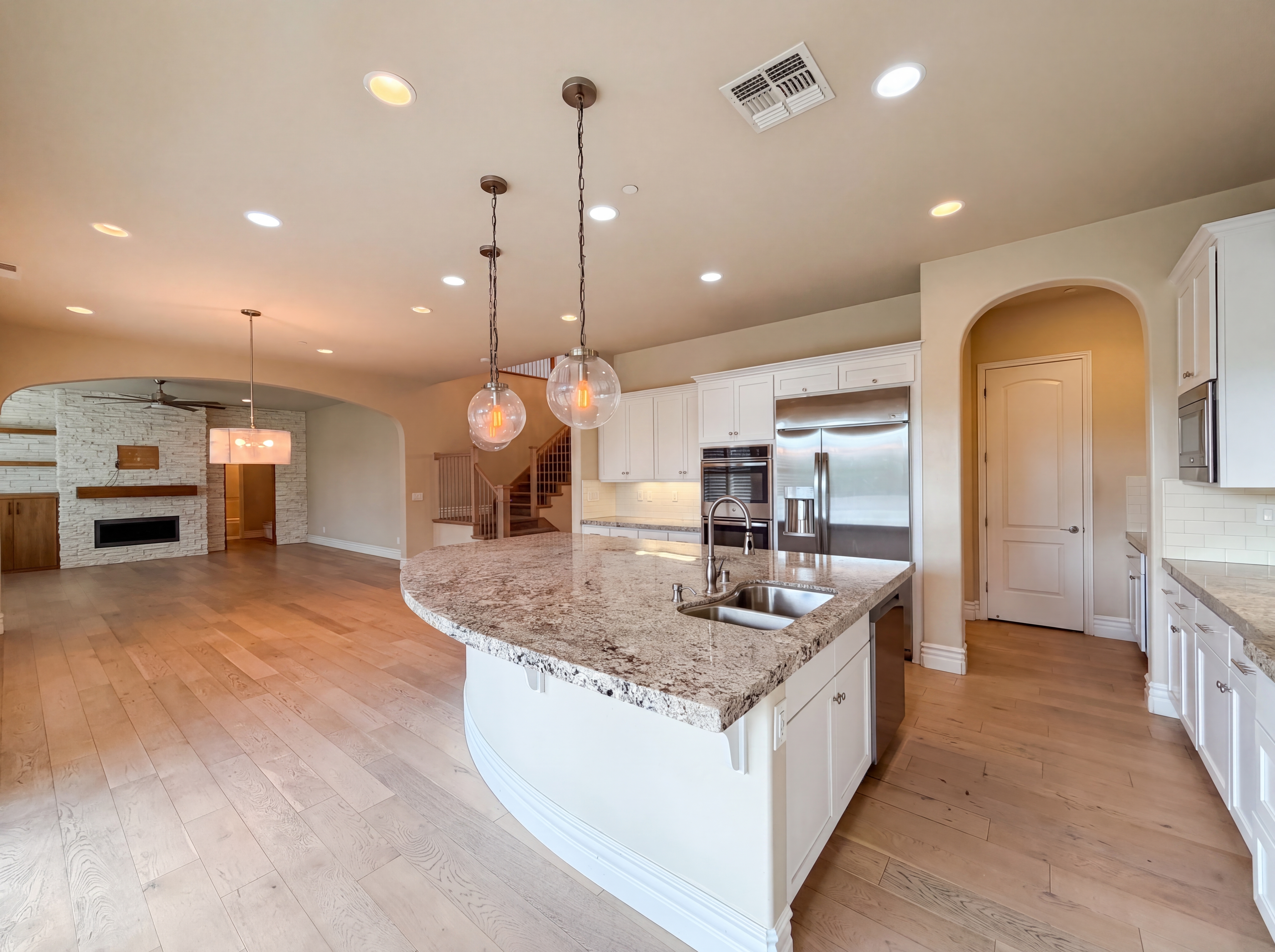 Photo 12 of 36 of 5601 Lakepointe Dr, Rocklin, CA