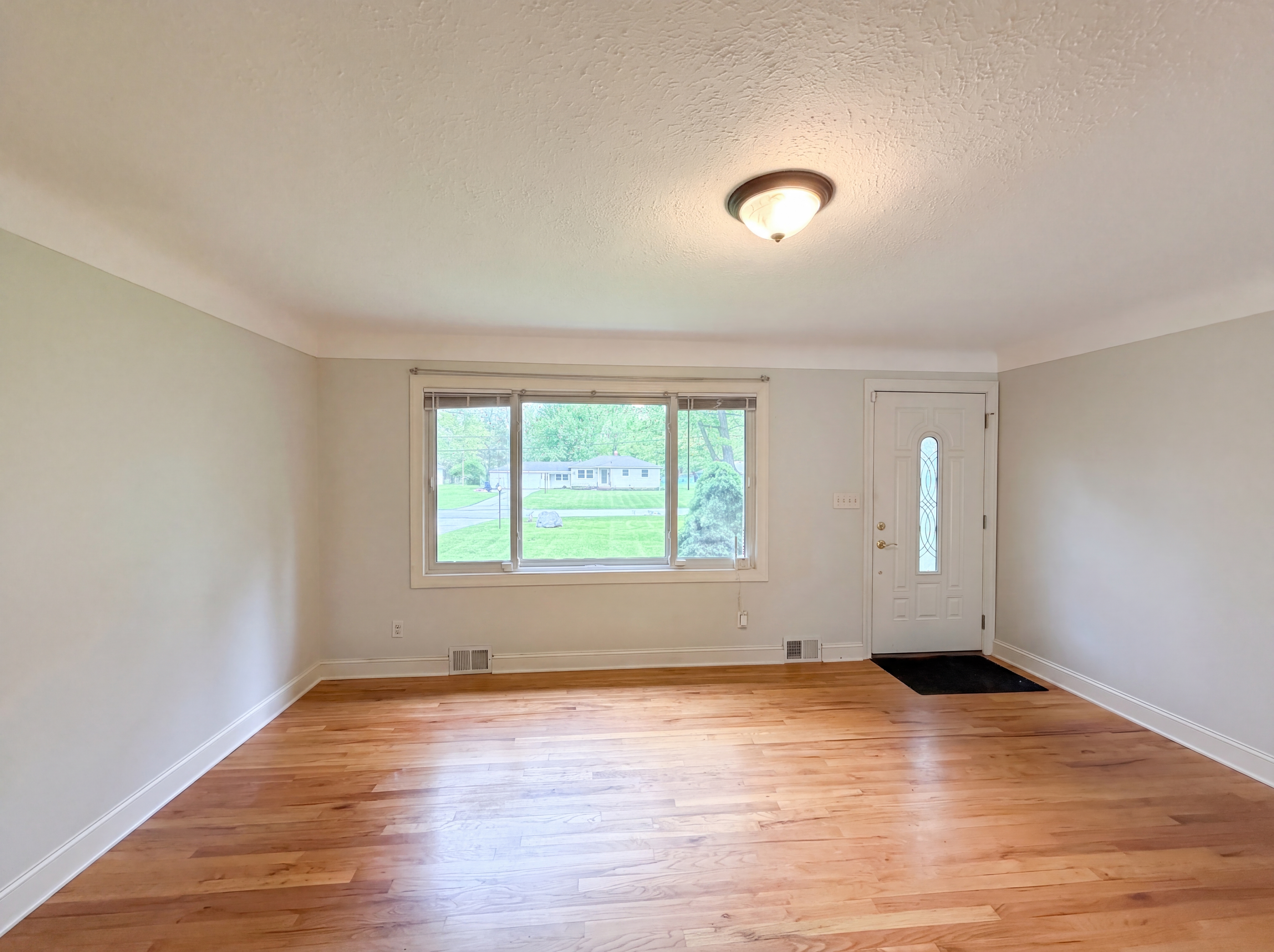 Photo 8 of 22 of 10845 Gregory Ln, North Royalton, OH