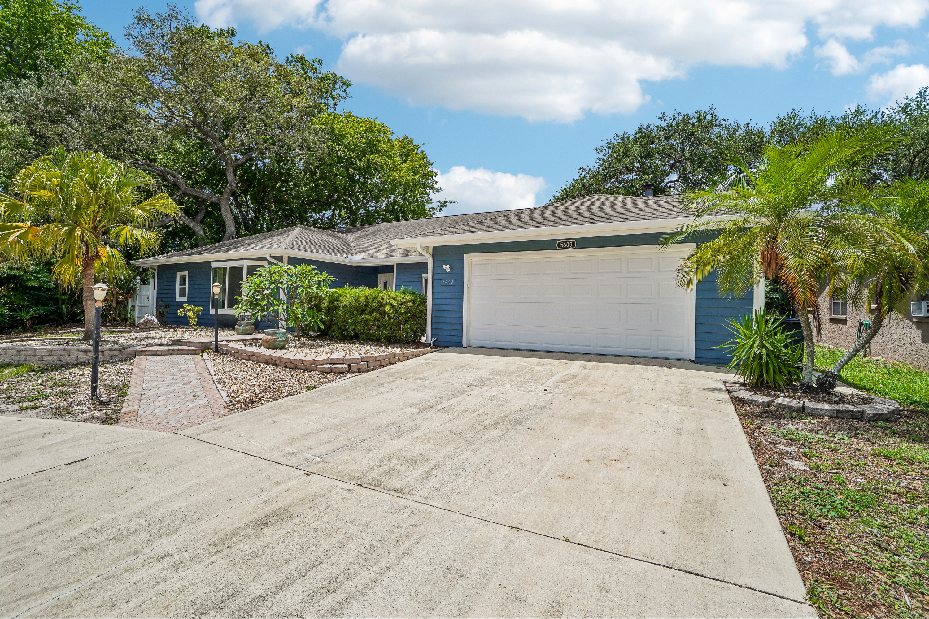 Photo 44 of 63 of 5609 Executive Dr, New Port Richey, FL