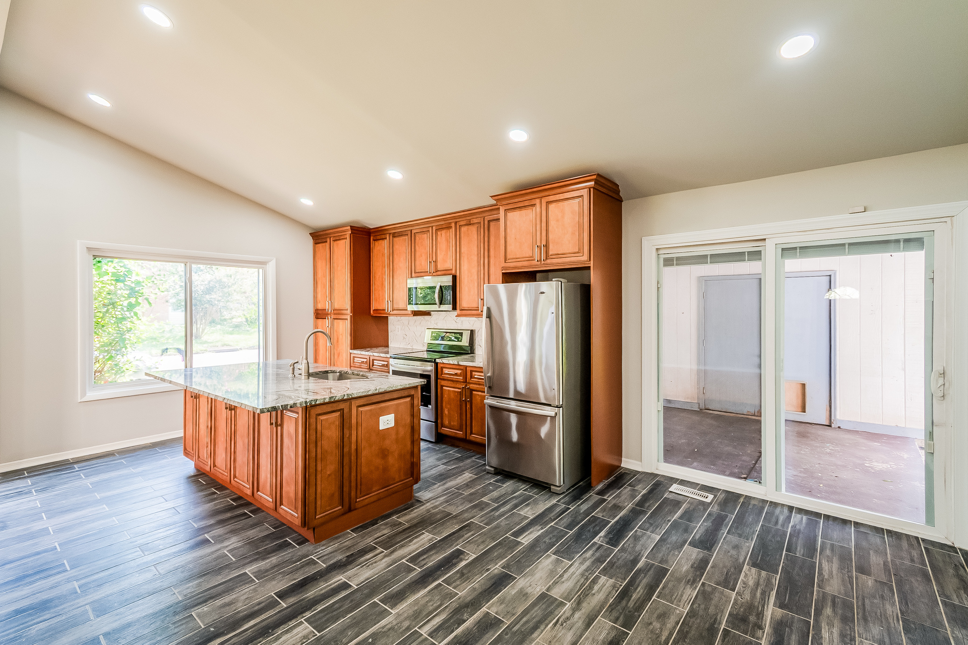 Photo 6 of 19 of 256 W Meadowland Ln, Sterling, VA