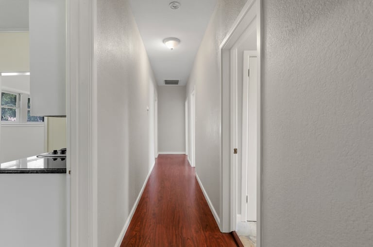Photo 8 of 30 - 1404 Stanwood Ave, Cleburne, TX 76033