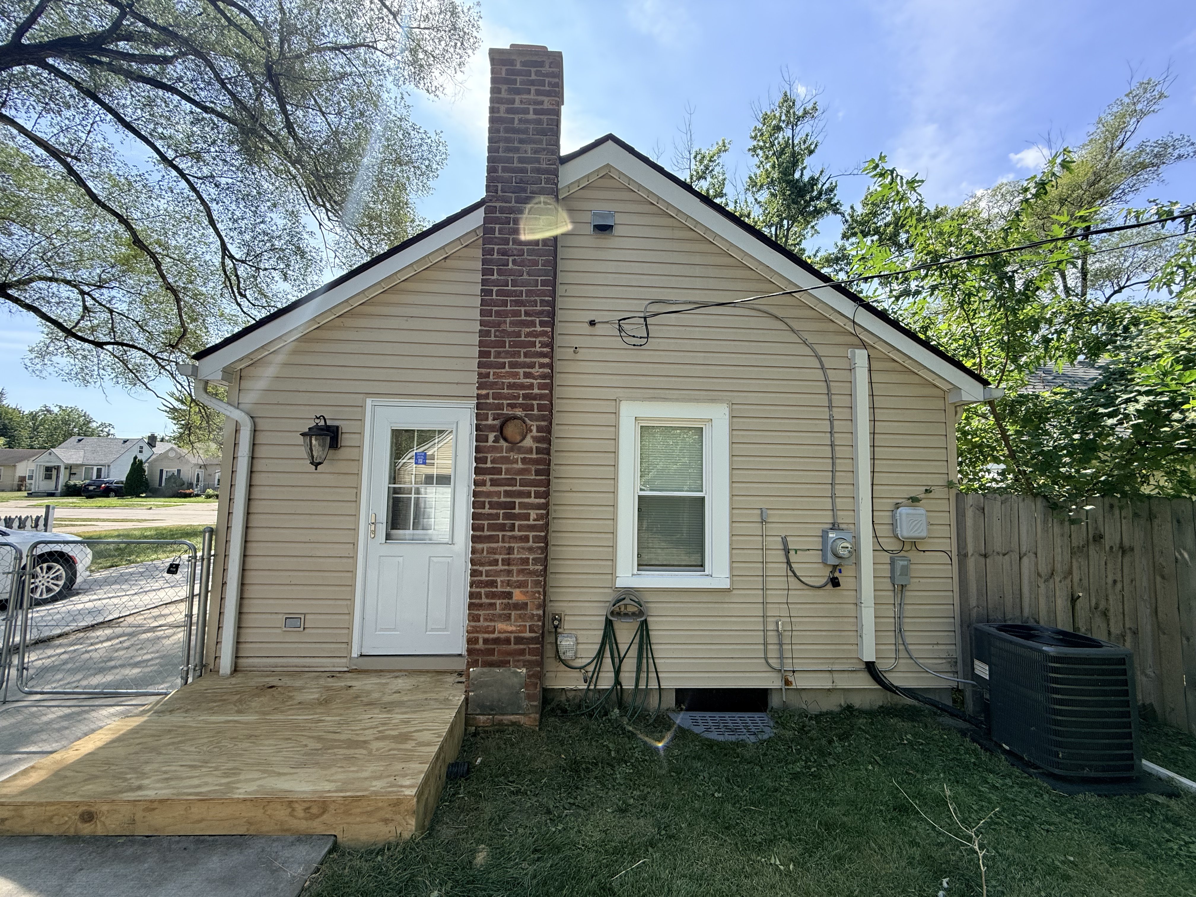 Photo 32 of 38 of 20919 Hollywood St, Harper Woods, MI