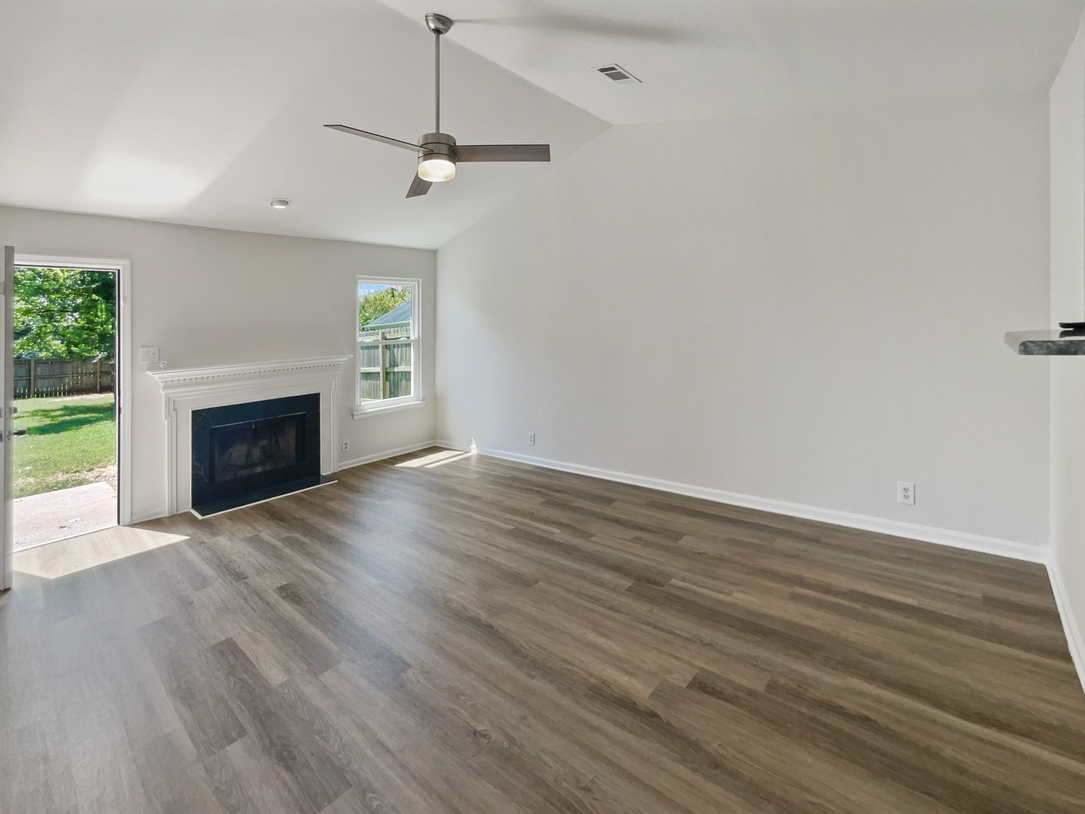 Photo 3 of 20 of 7513 W Winchester Dr, Antioch, TN