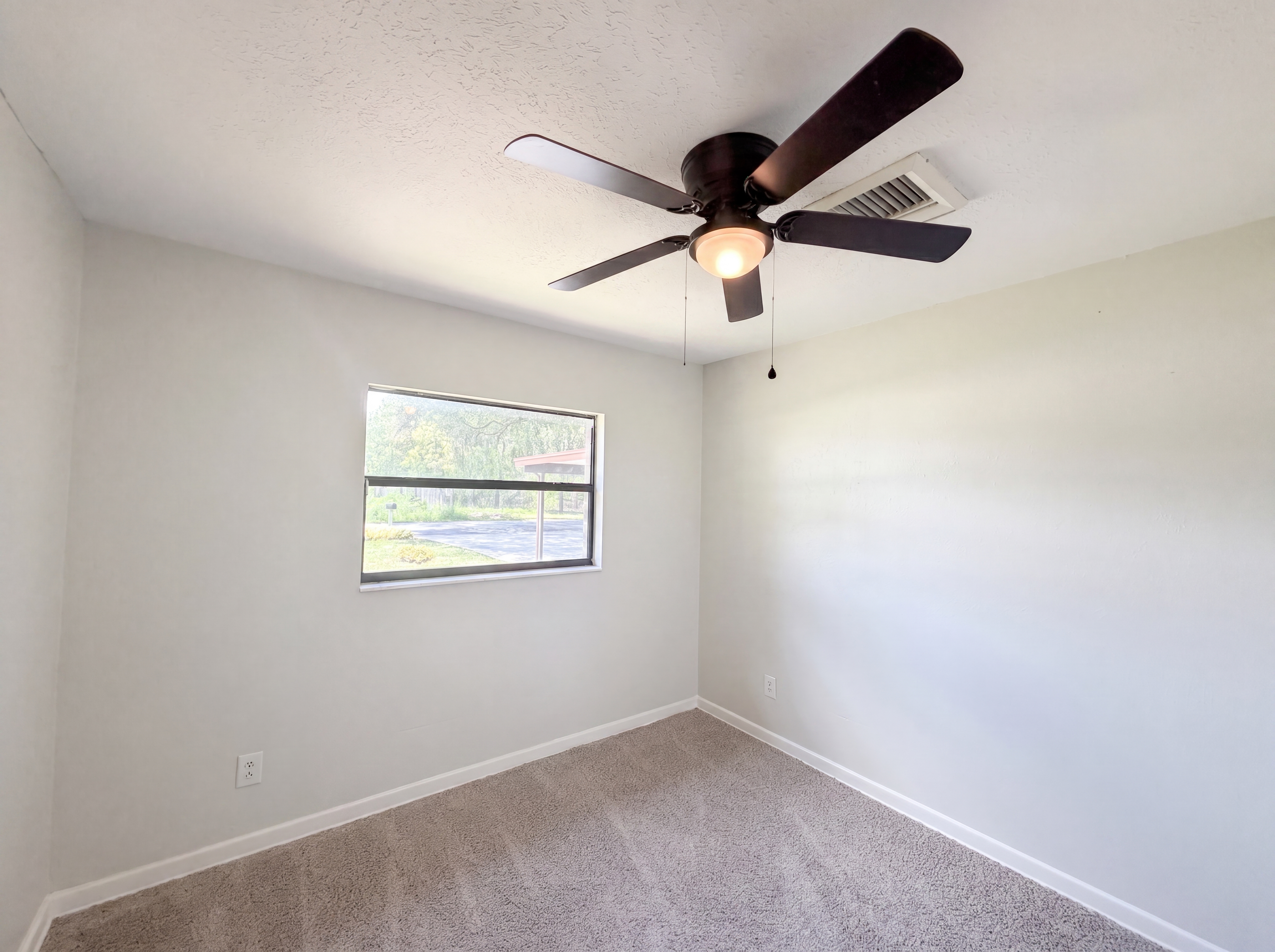 Photo 4 of 17 of 3129 Avenue W NW, Winter Haven, FL