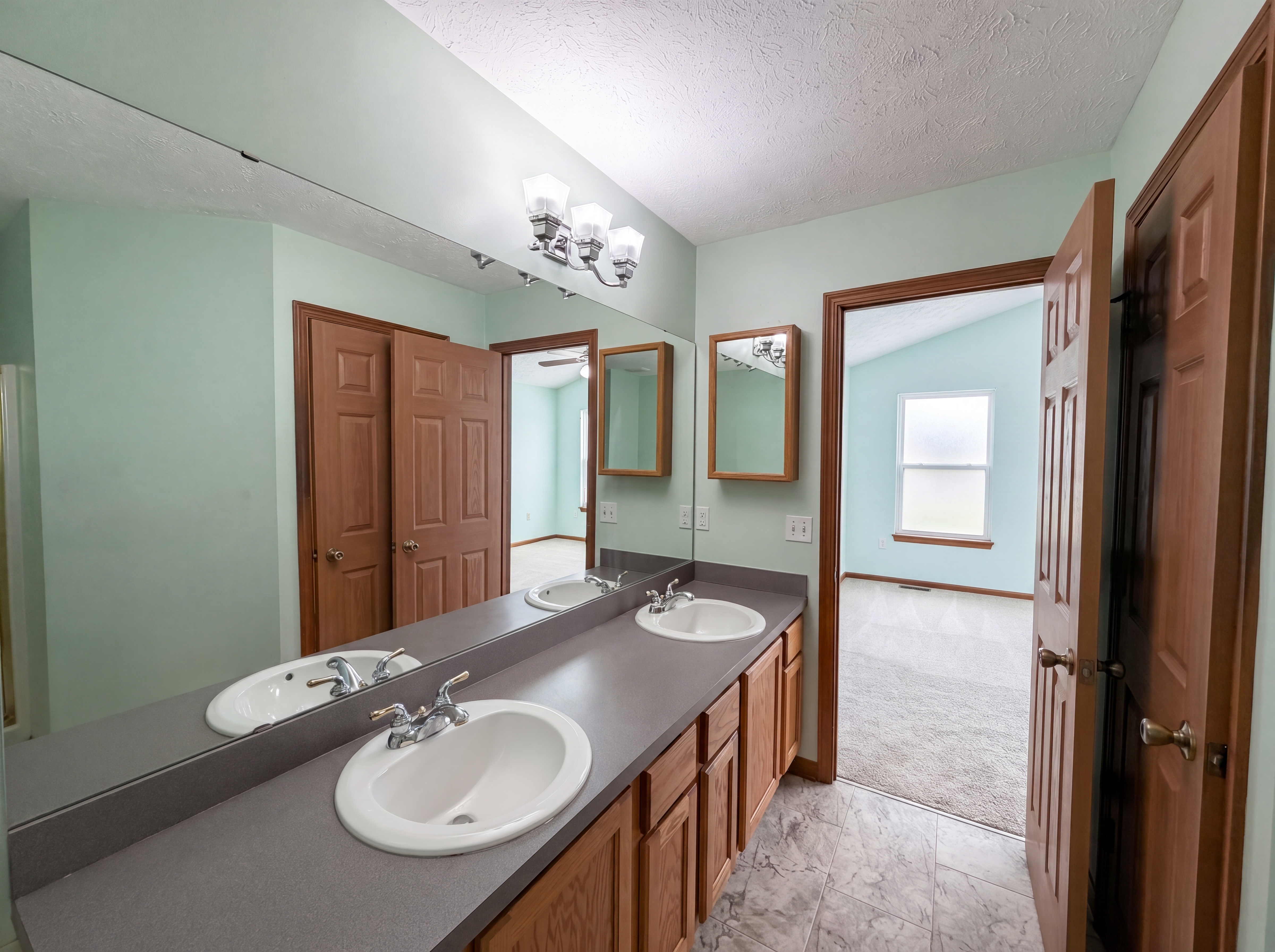 Photo 13 of 24 of 6016 W Breezeway Dr, North Ridgeville, OH