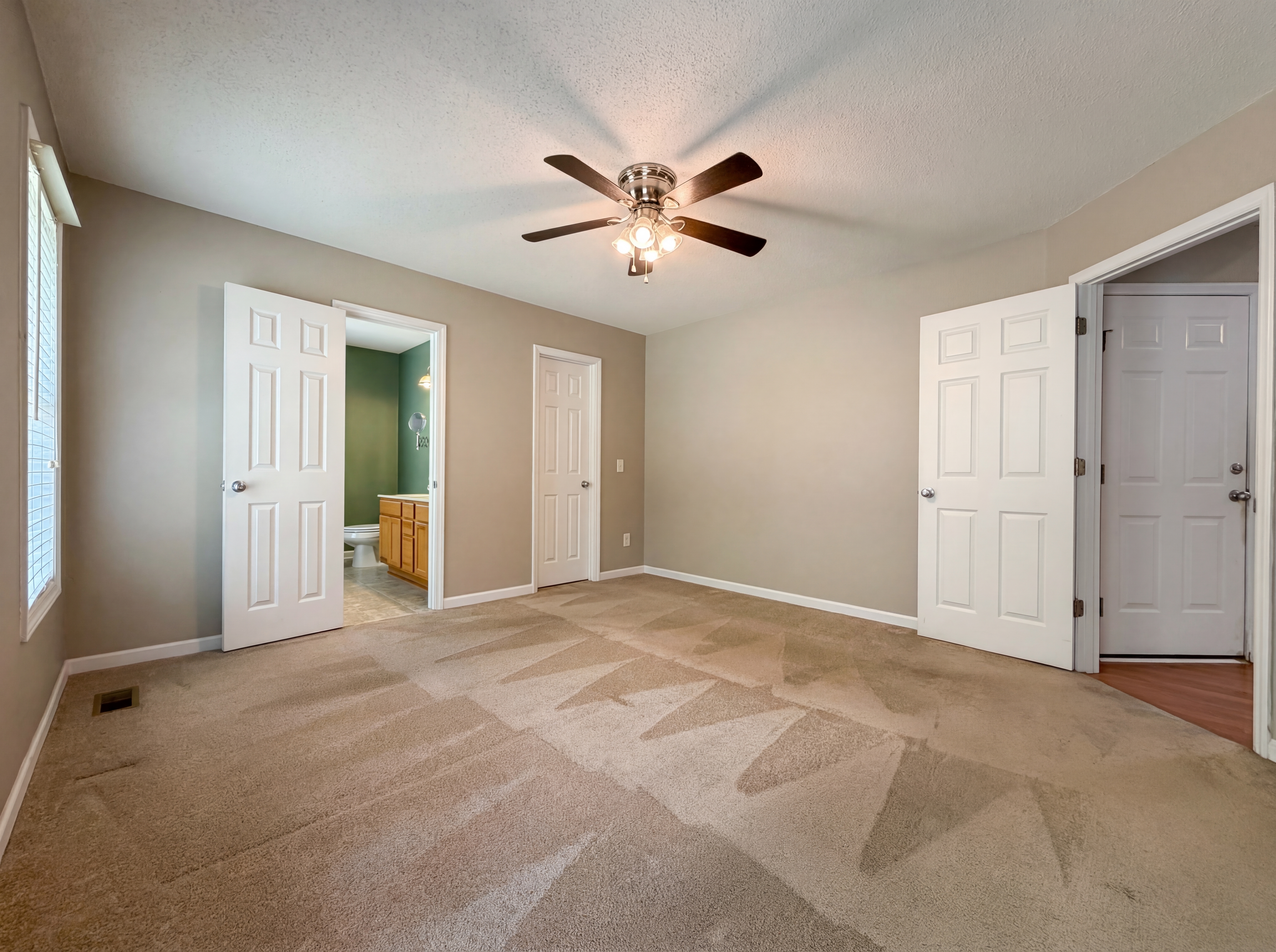 Photo 4 of 16 of 2037 Fairview Ln, Sanford, NC