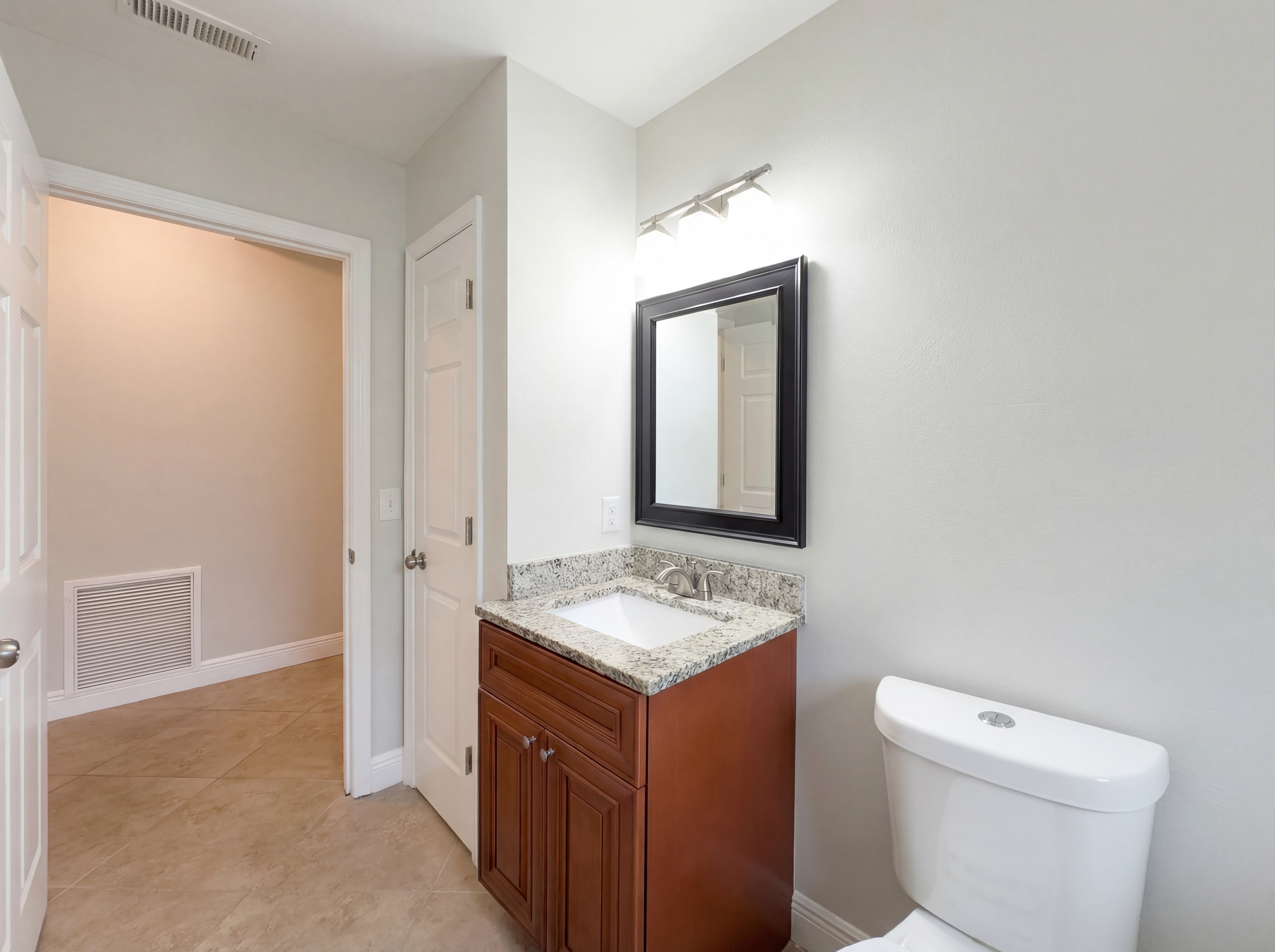 Photo 11 of 18 of 1696 Chatham Cir, Apopka, FL