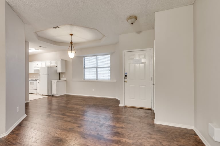 Photo 3 of 21 - 1387 Mimosa Ln, Lewisville, TX 75077