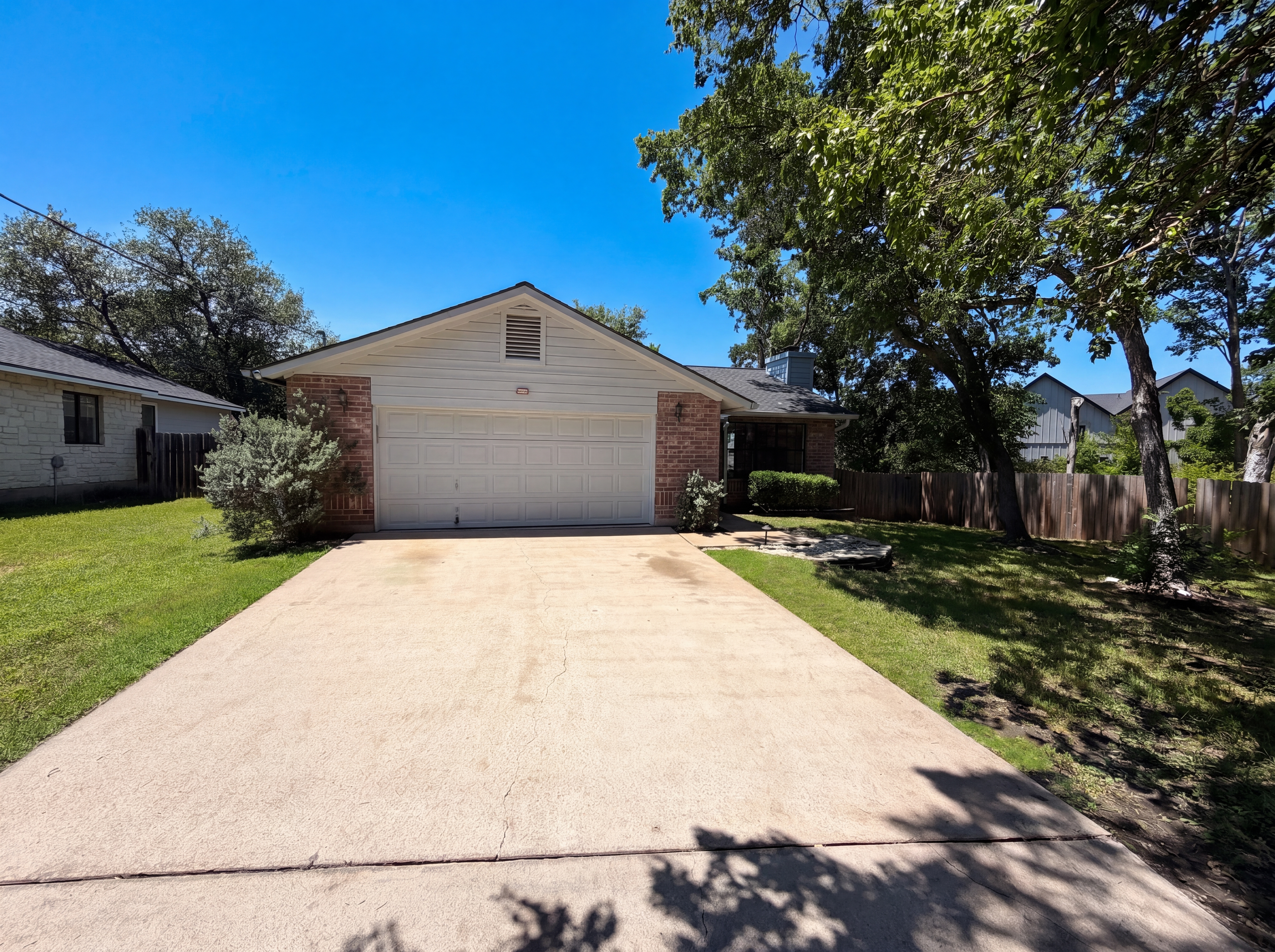 Photo 15 of 17 of 1111 N Riviera Cir, Cedar Park, TX