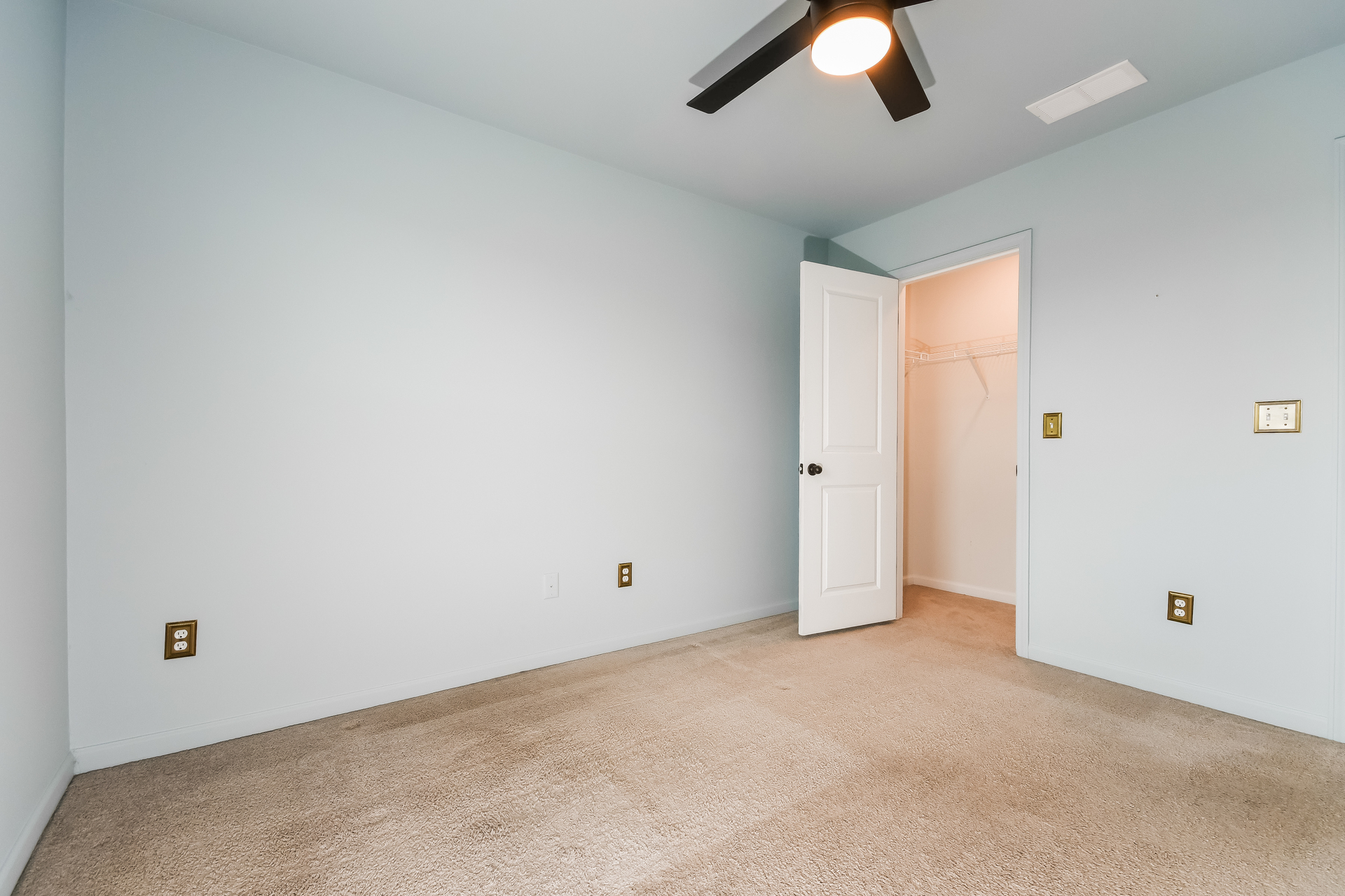 Photo 14 of 22 of 704 Sportsman Rd, Moncks Corner, SC
