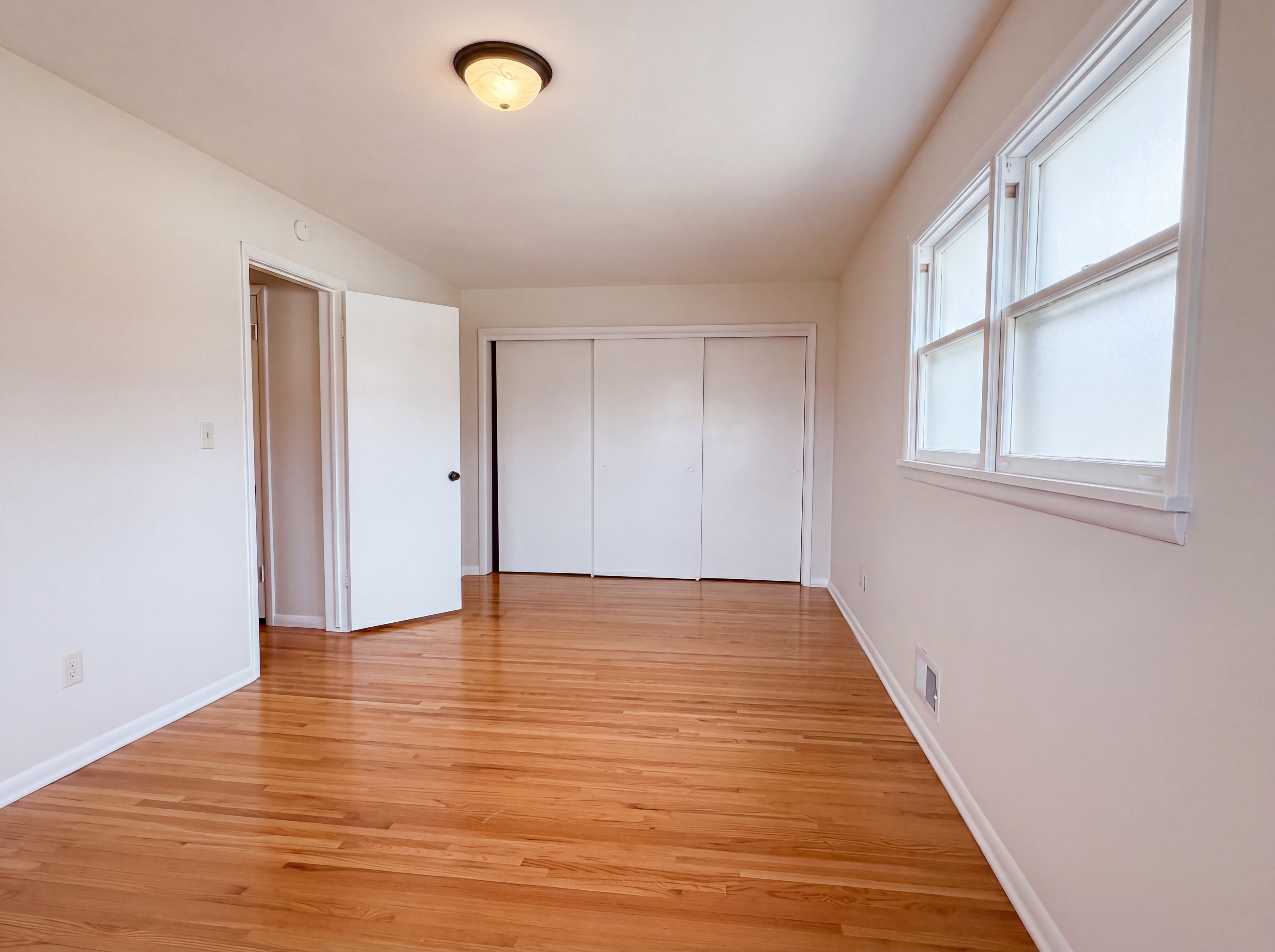 Photo 4 of 19 of 509 8th St, Farmington, MN