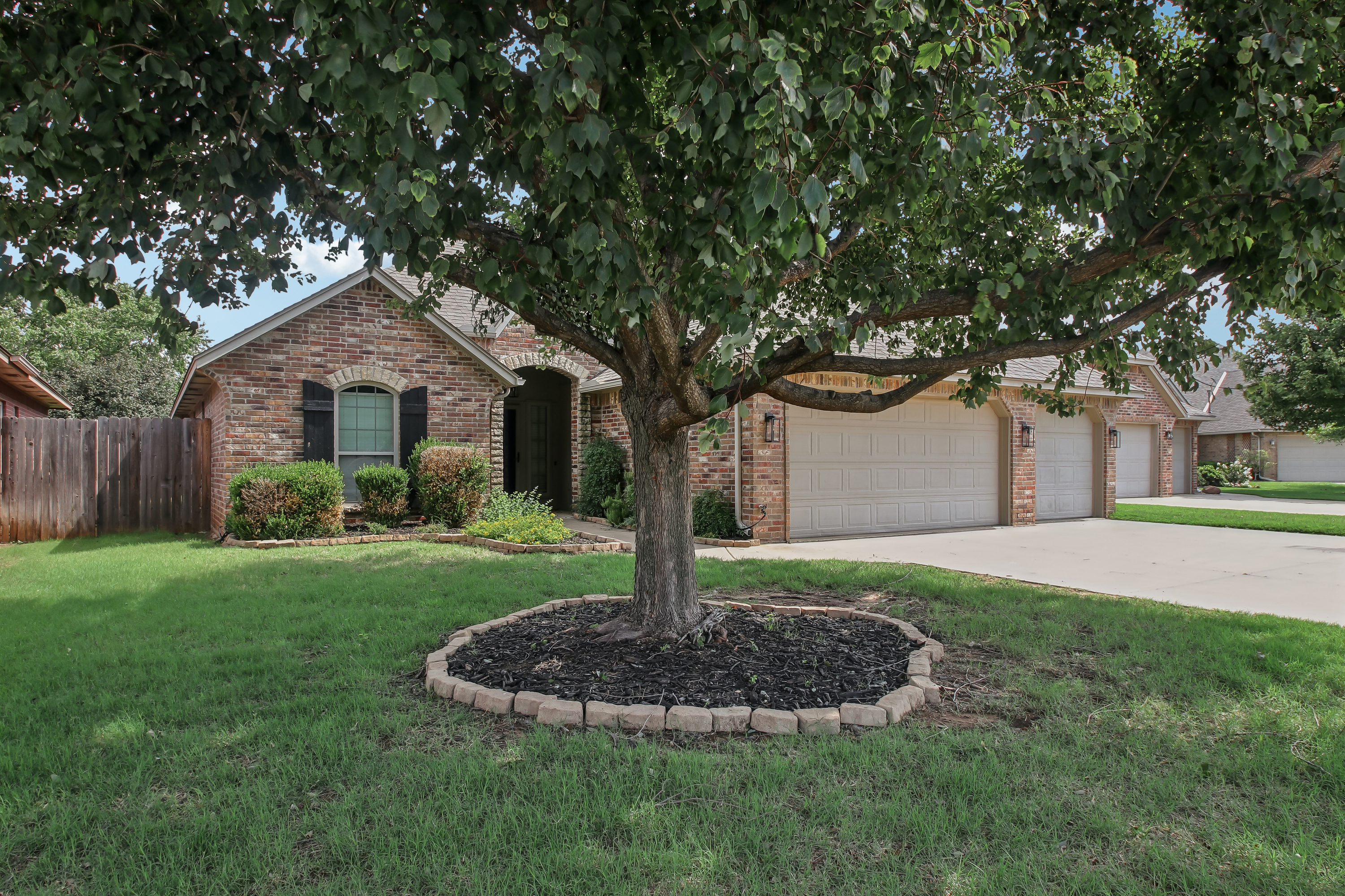 Photo 34 of 35 of 1405 Luke Ln, Norman, OK