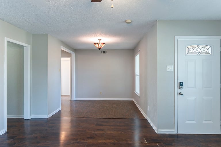 Photo 11 of 23 - 1618 Ridgeview St, Mesquite, TX 75149